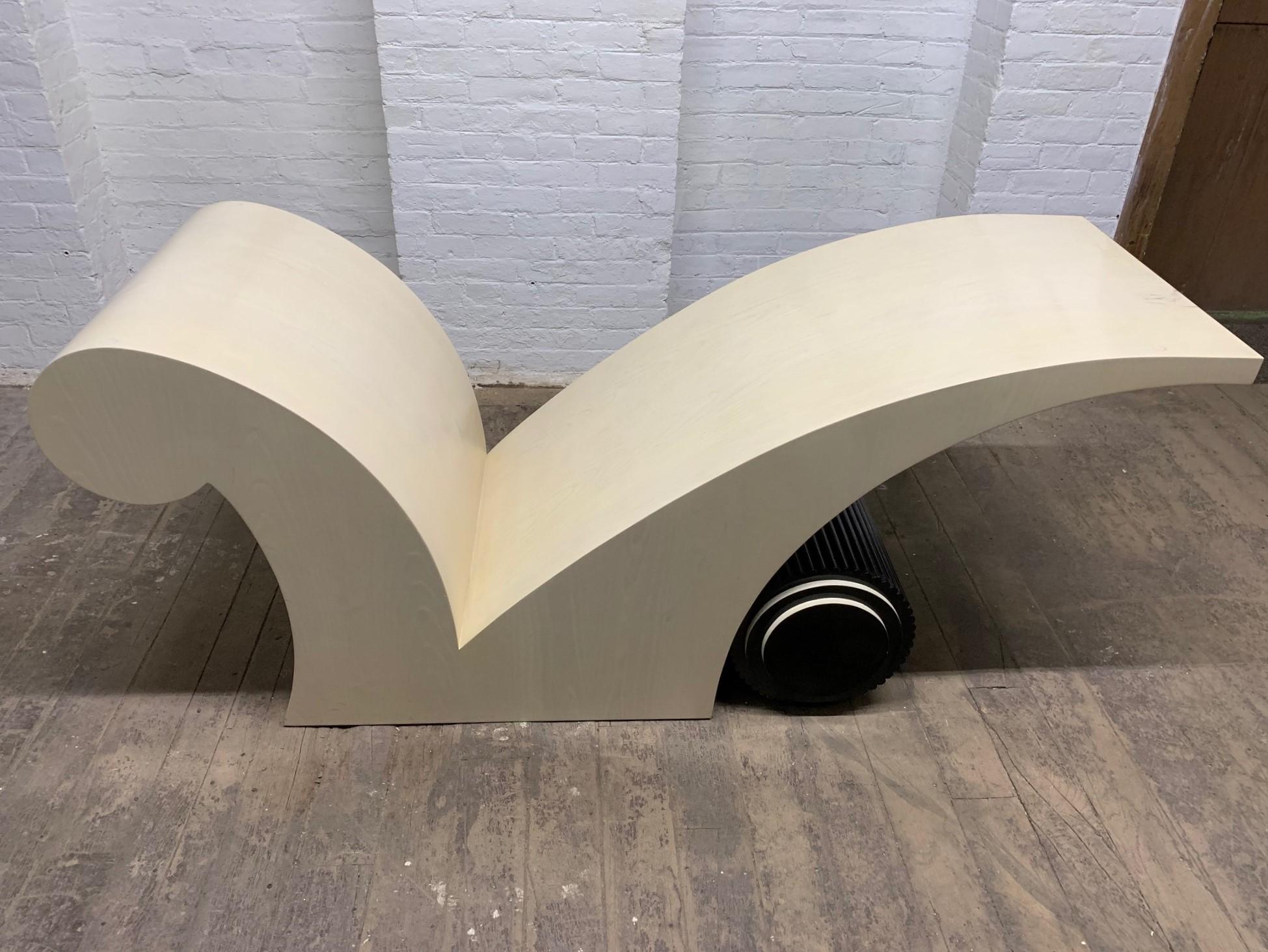 Konsolentisch aus Eichenholz mit weißer Quarzplatte im Art-déco-Stil im Angebot 1