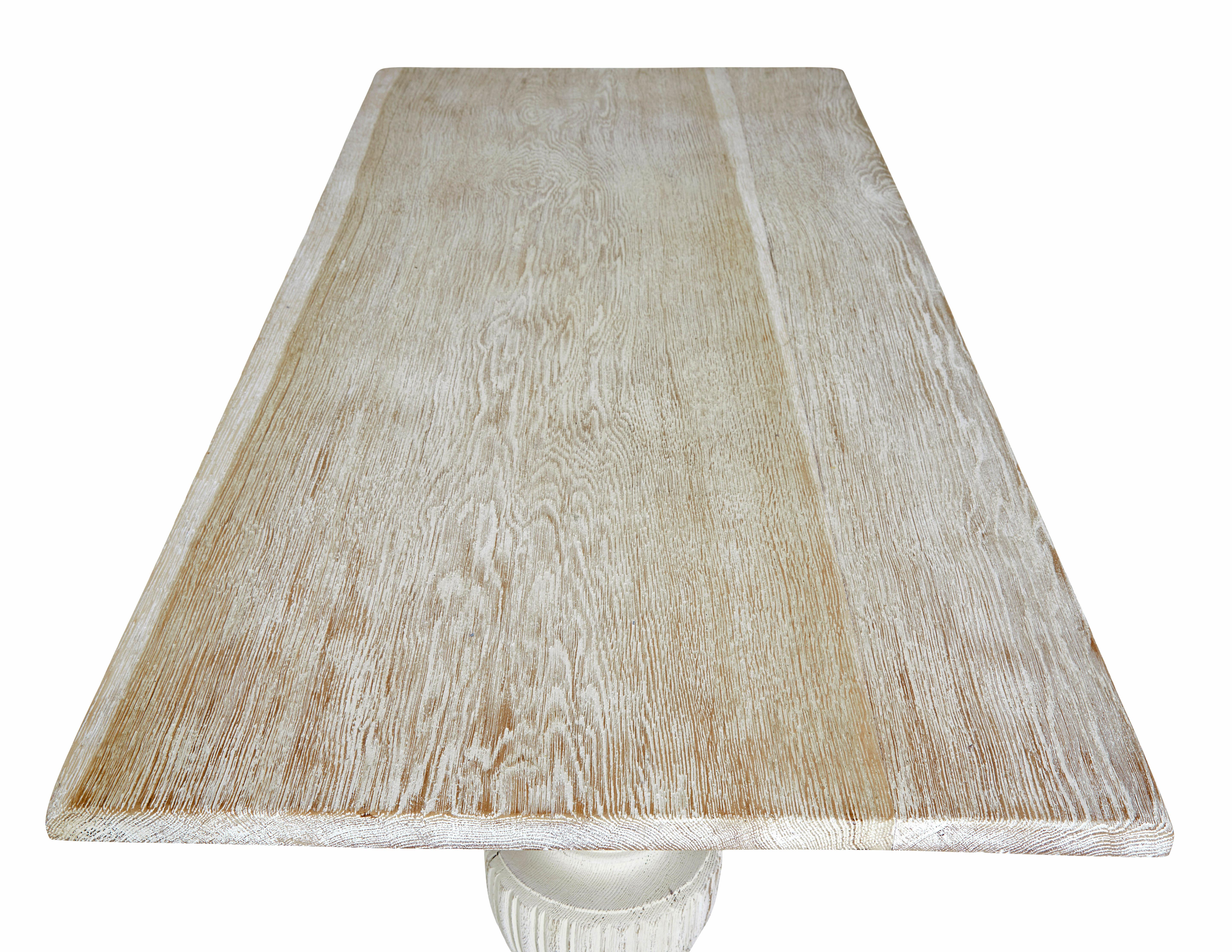 Mesa de comedor con balaustres de roble encalado en Bueno estado para la venta en Debenham, Suffolk