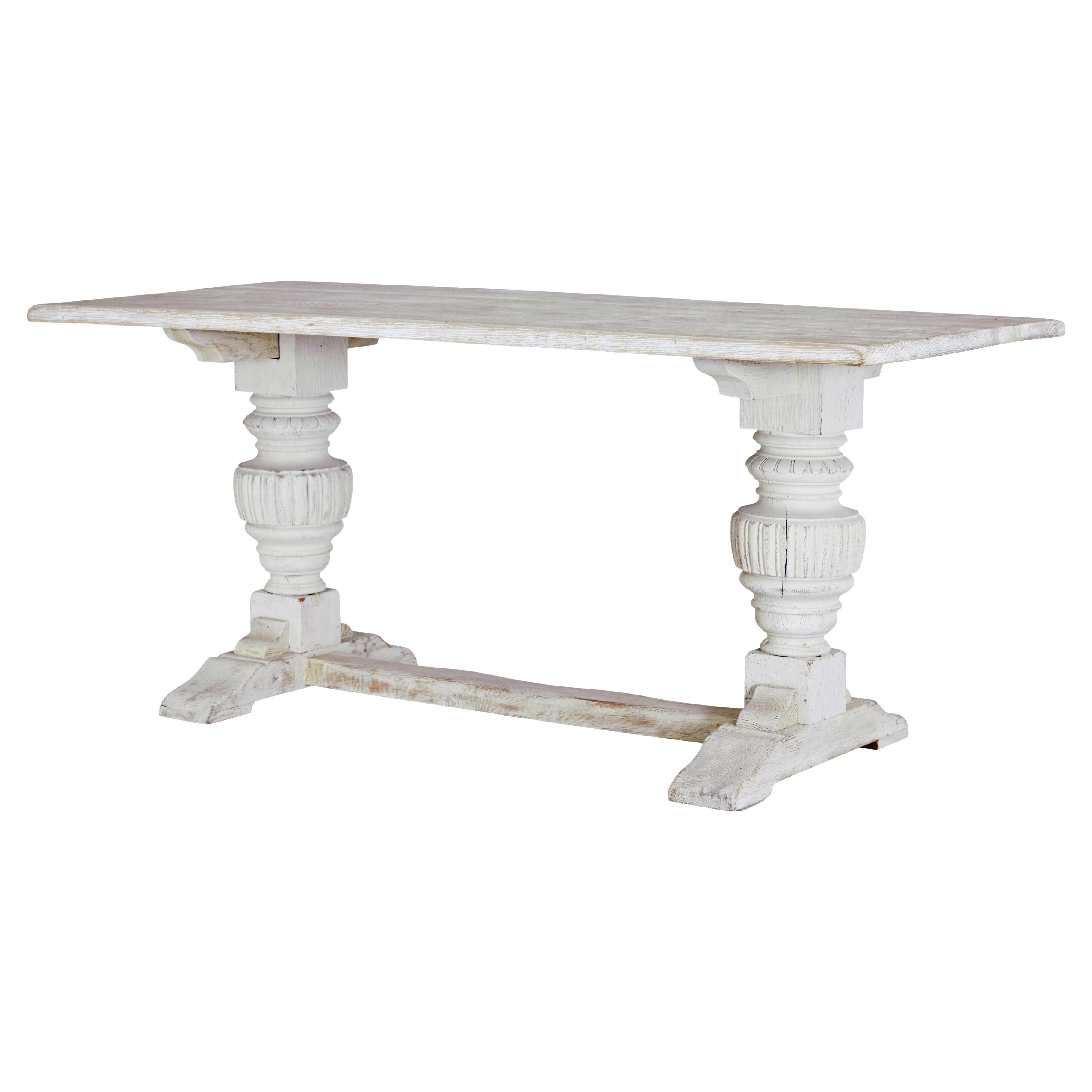 Table de salle à manger en chêne chaulé avec support balustre