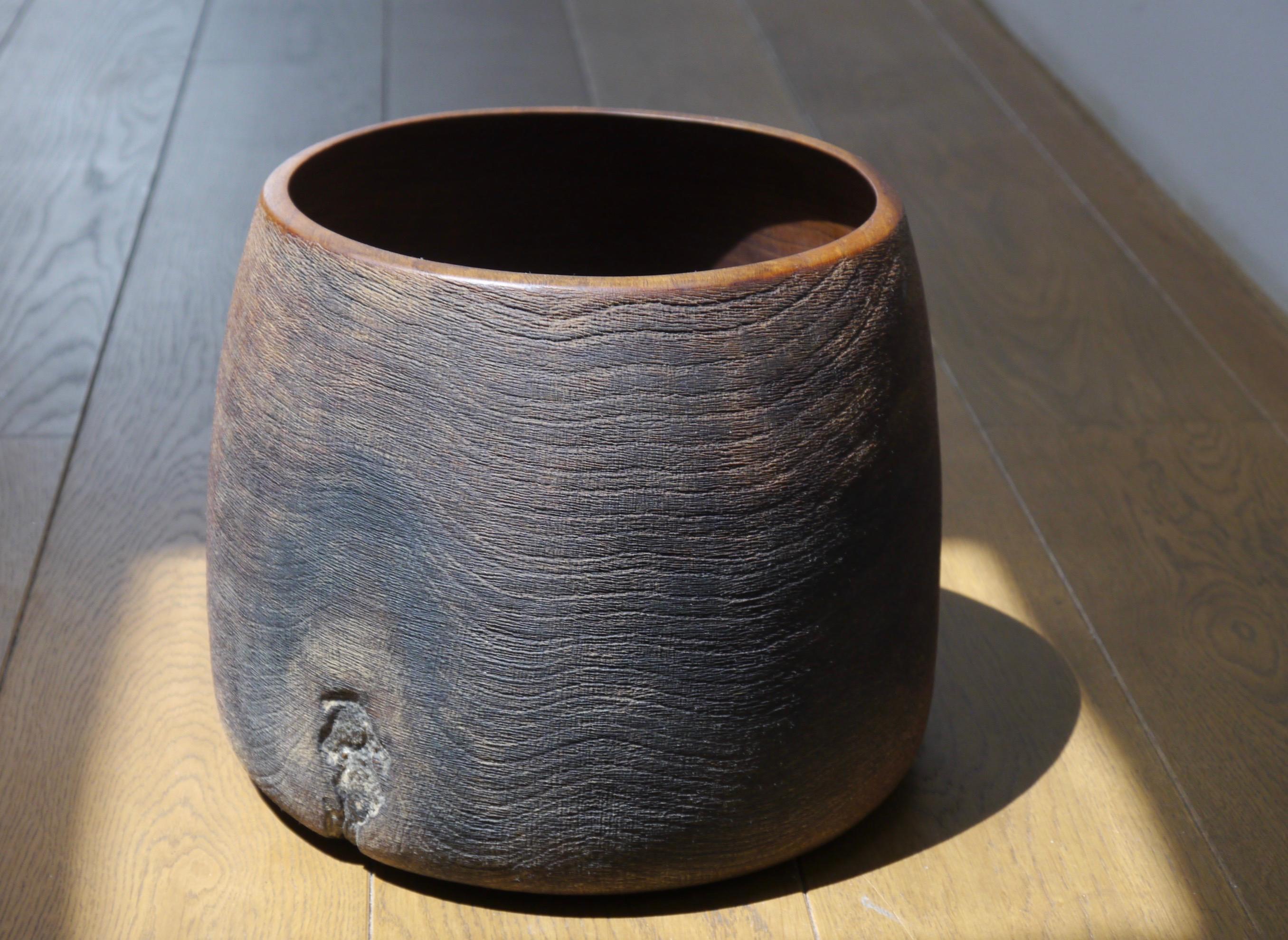 Limed oak bowl by Fritz Baumann
Dimensions: Ø 27 x H 23 cm
Materials: Oak 

Hand made from solid pieces of wood, free-cut following the natural grain, made one by one, the stools of Fritz Baumann are the kind of objects that remind us of the