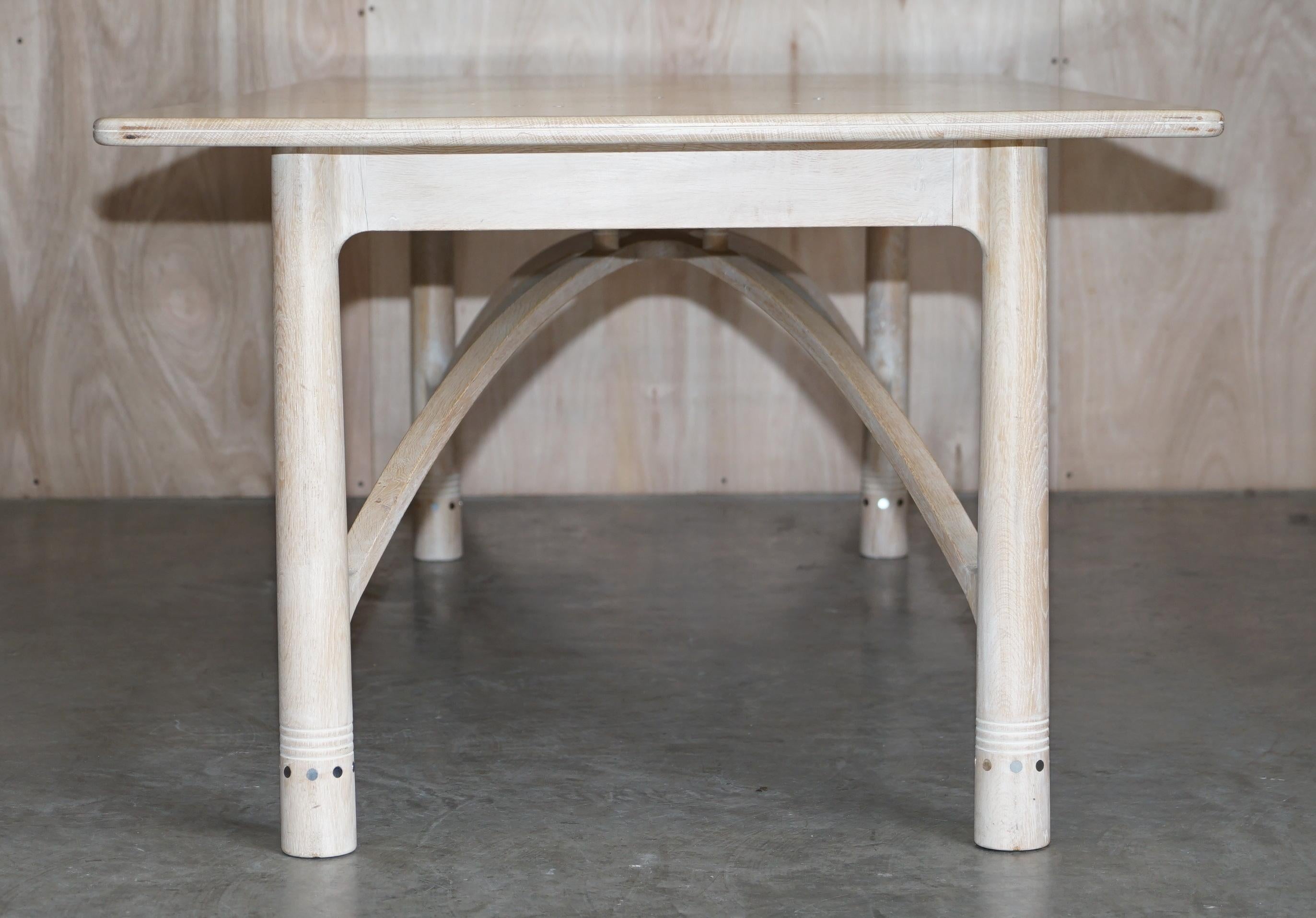 Esstisch und 8 Stühle aus Eiche mit Intarsien aus Eiche und Zinn von David Gregson Arts & Crafts im Angebot 3
