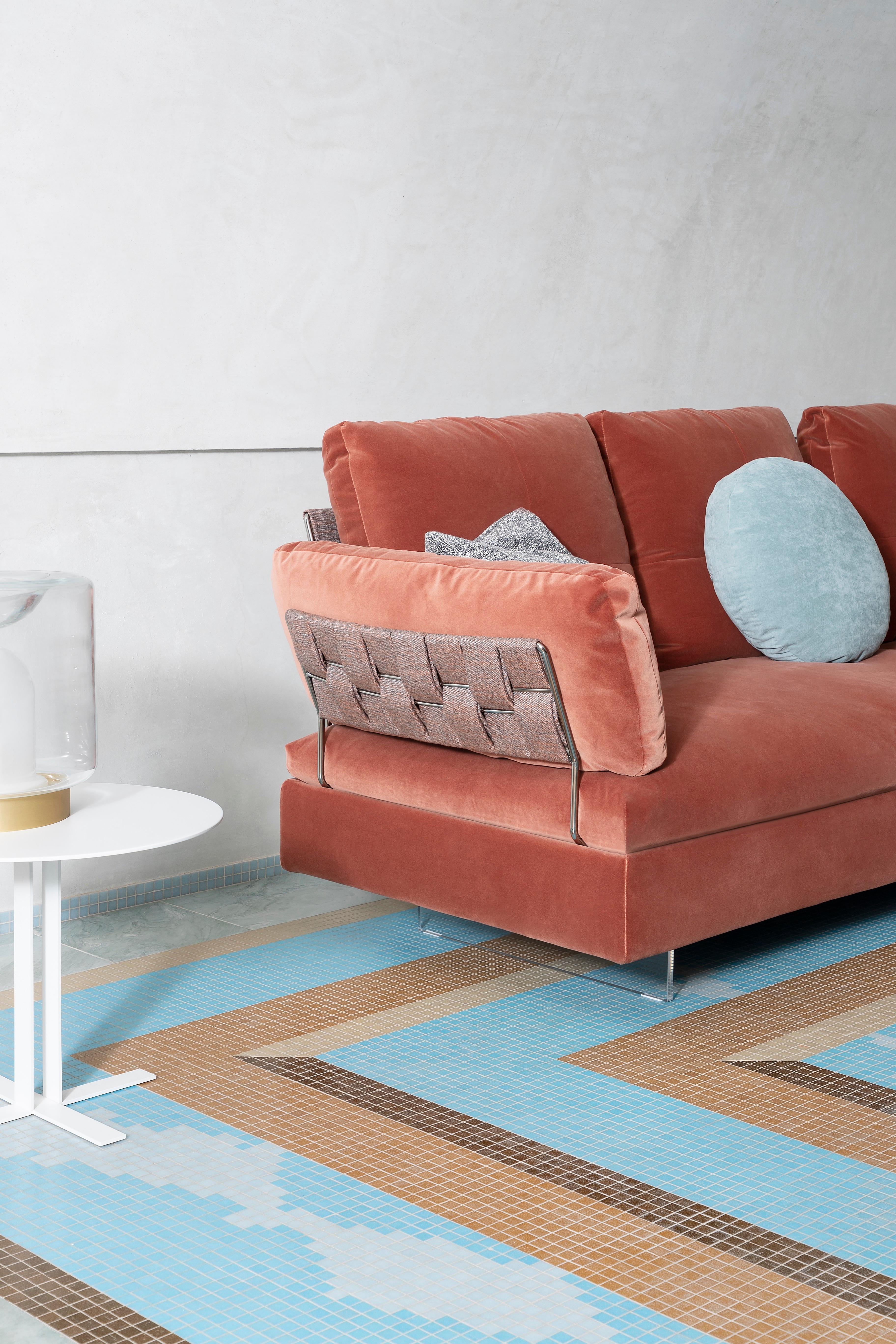 Limes New 80 Kleines Sofa mit beigefarbener Polsterung und Rollarmlehne von Sergio Bicego, neu (Italienisch) im Angebot