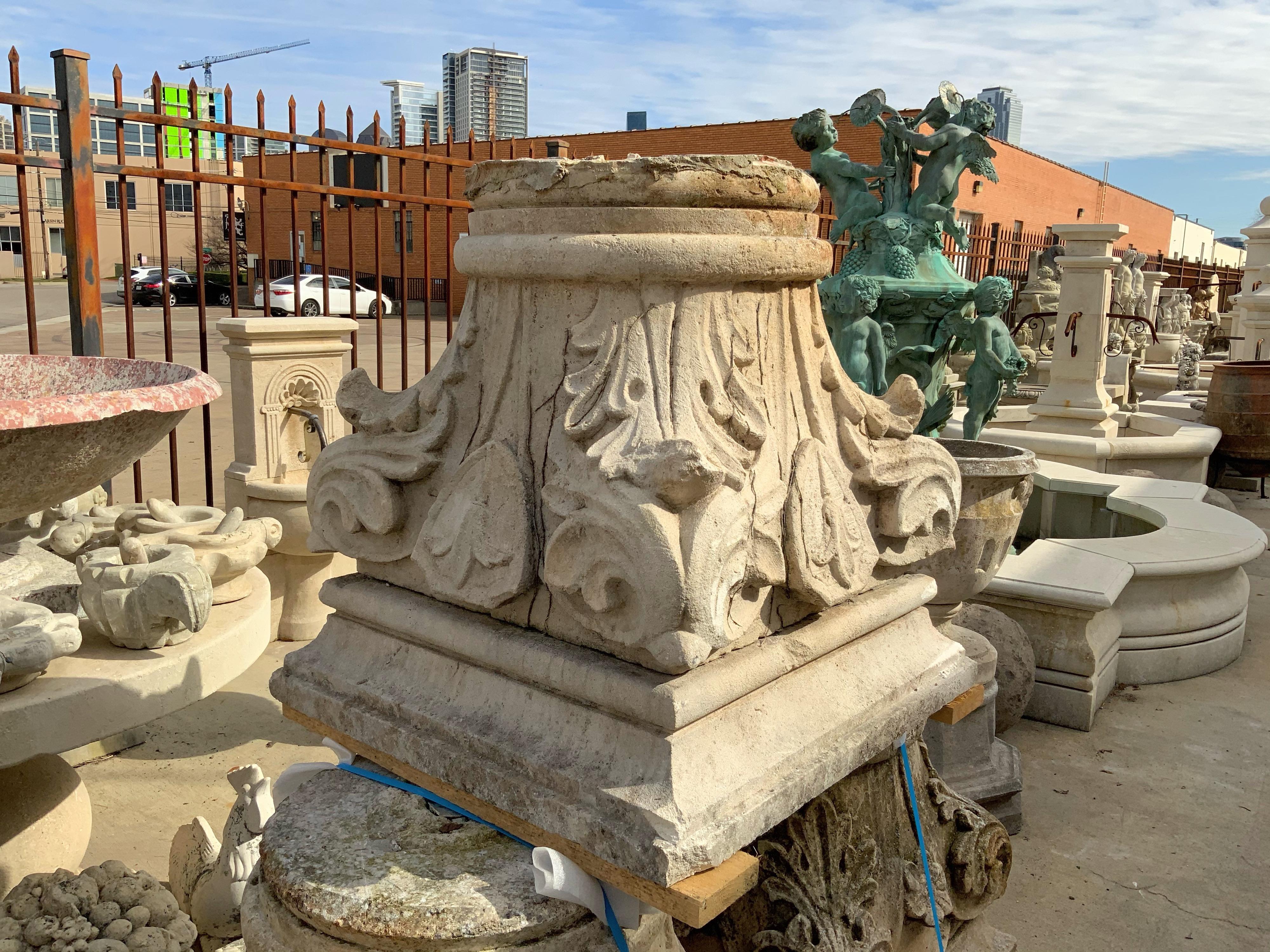 17th Century Limestone Capital from France In Good Condition For Sale In Dallas, TX