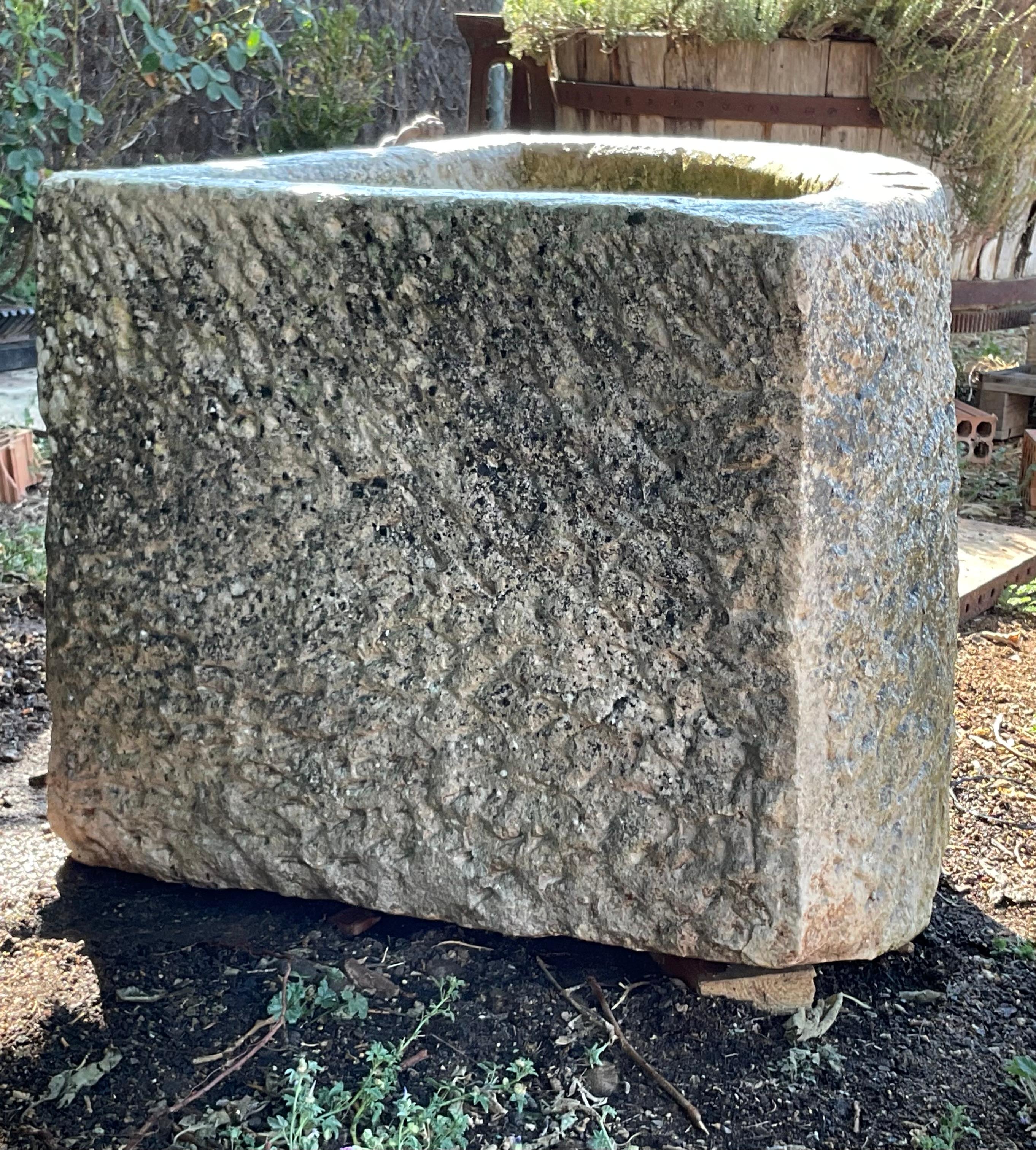 French Limestone corner trough with curved facade XIXe For Sale