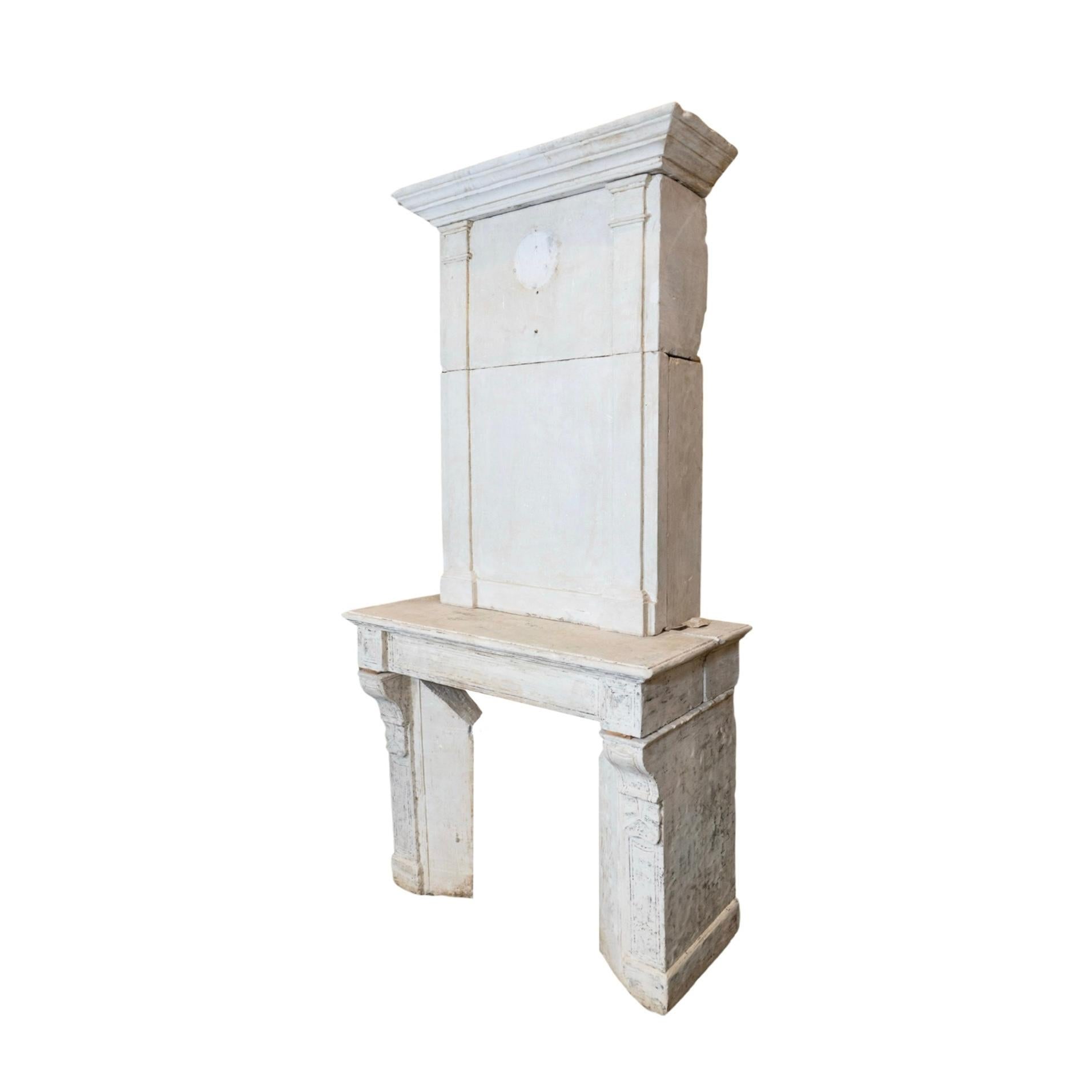 French Limestone Fireplace In Good Condition For Sale In Dallas, TX