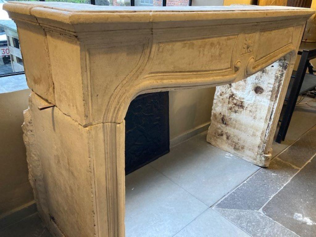 Other Limestone Fireplace Mantel dating from the Beginning of the 19th Century For Sale