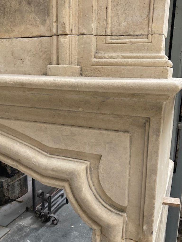 Repisa de chimenea de piedra caliza con Trumeau Caliza en venta