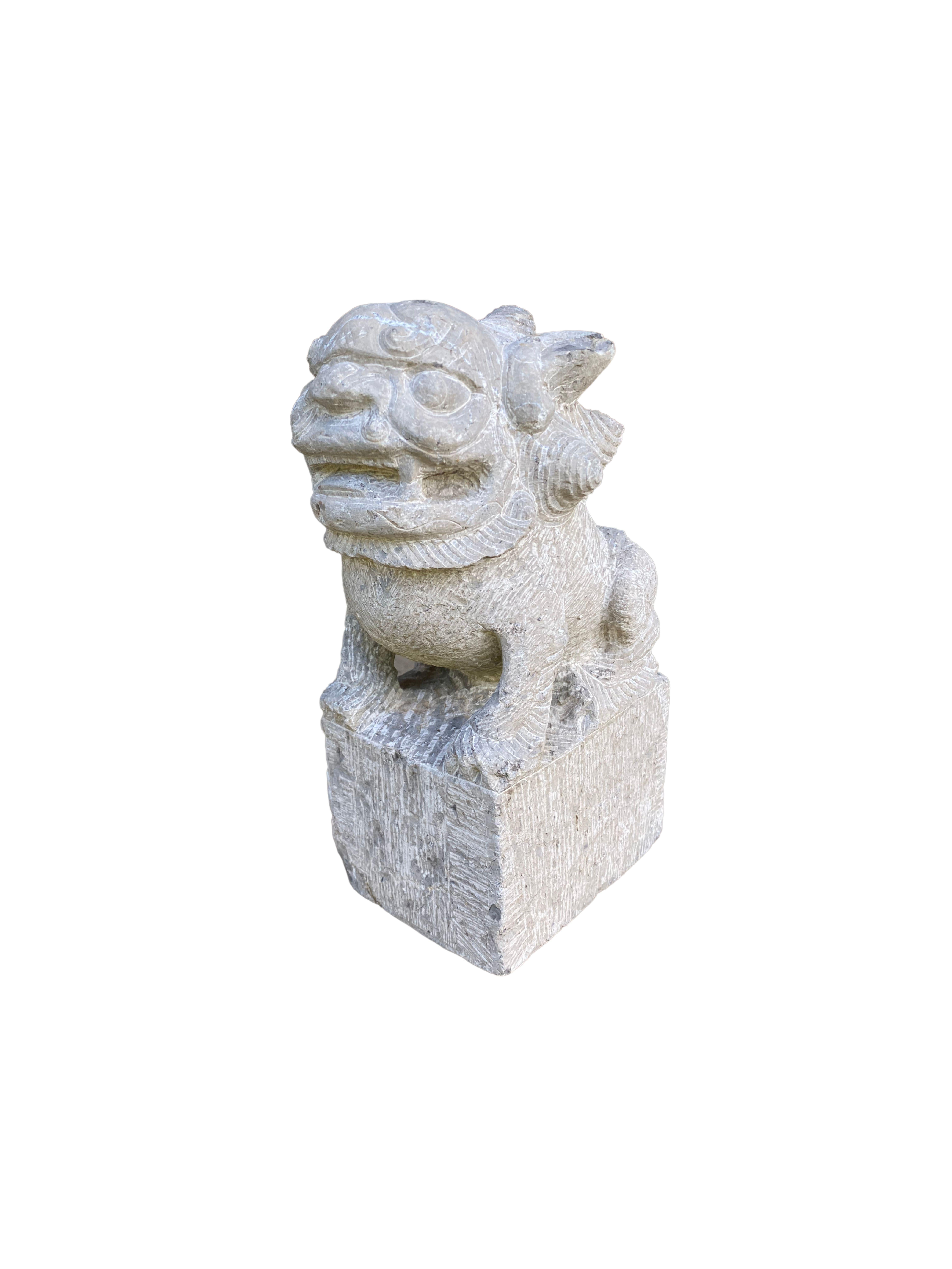 Limestone Fu Hund- Guardian-Figur eines Guardians aus China, um 1900 (Qing-Dynastie) im Angebot