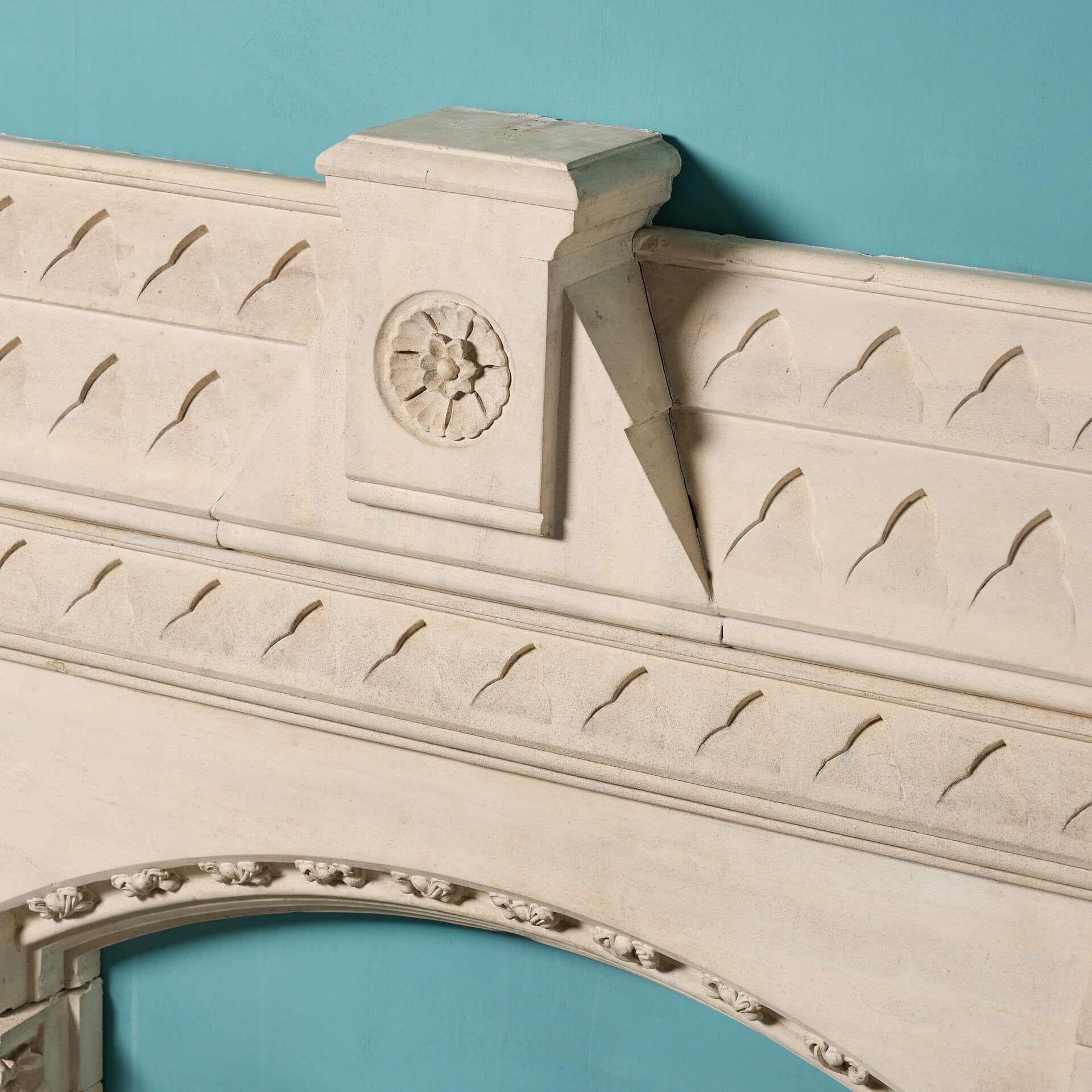 Kaminsims aus Kalkstein im gotischen Revival-Stil in der Art von Pugin im Angebot 2