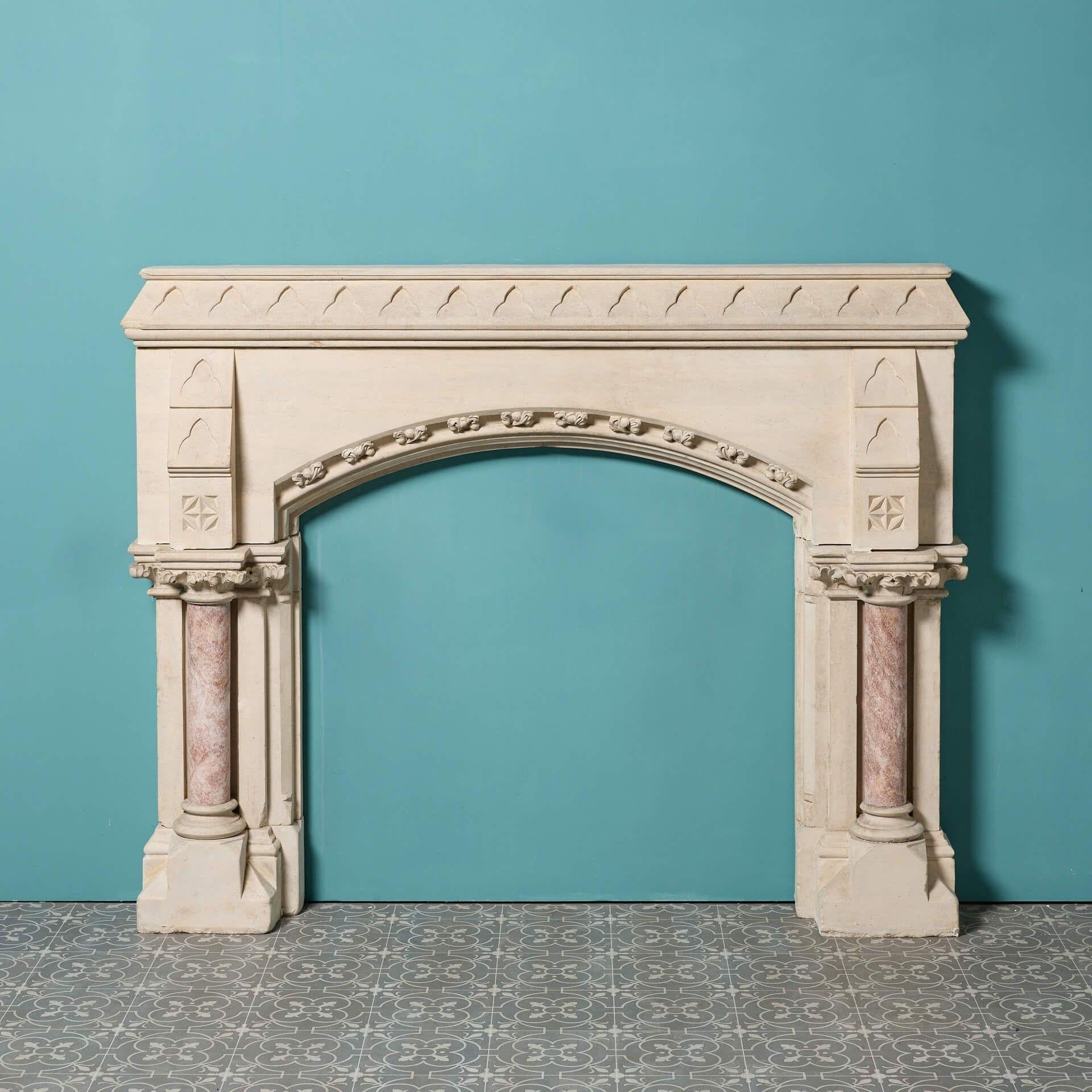 Kaminsims aus Kalkstein im gotischen Revival-Stil in der Art von Pugin im Angebot 3