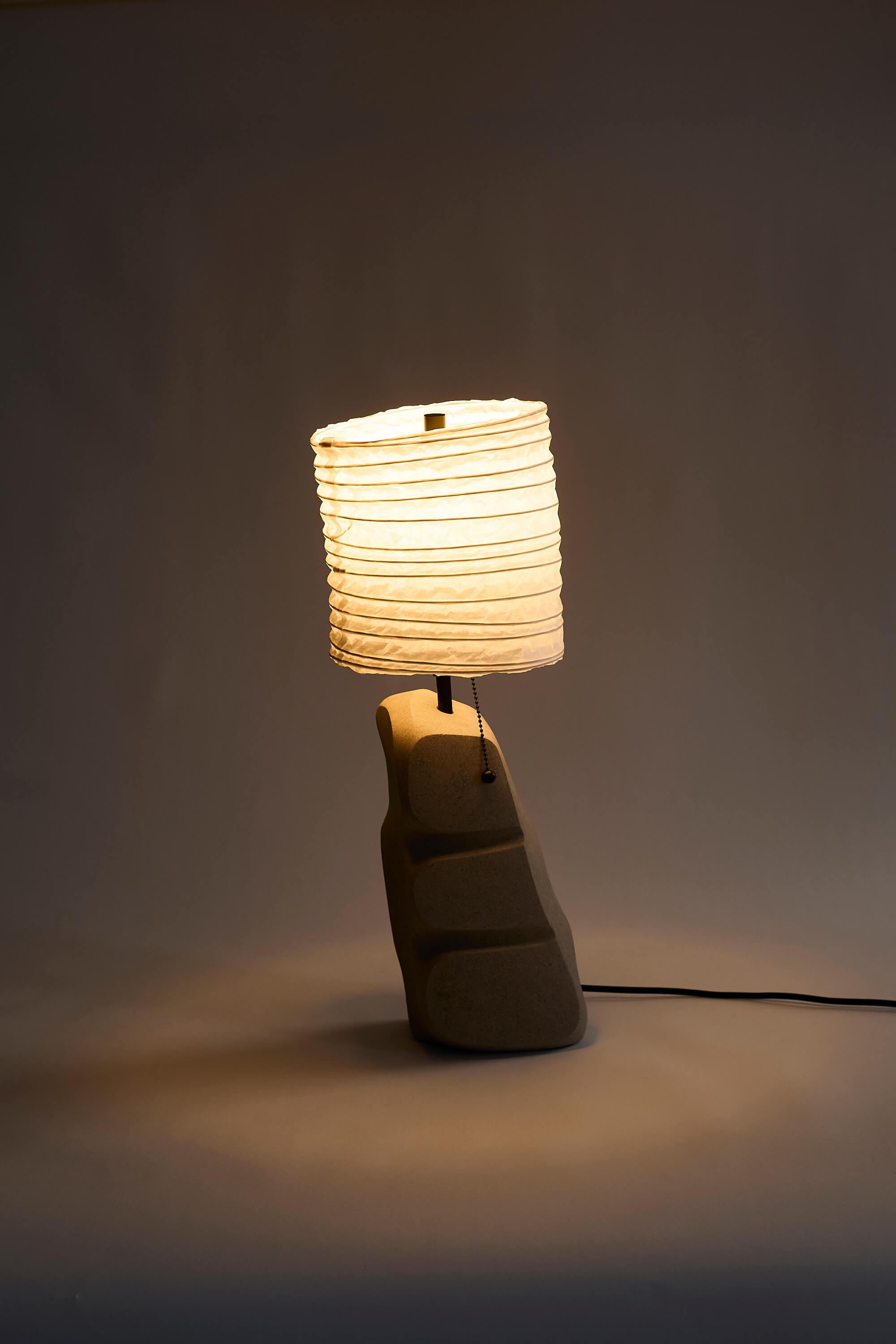 Limestone Lamp 002 - Lampe en pierre sculptée à la main avec abat-jour en papier Washi Neuf - En vente à Philadelphia, PA