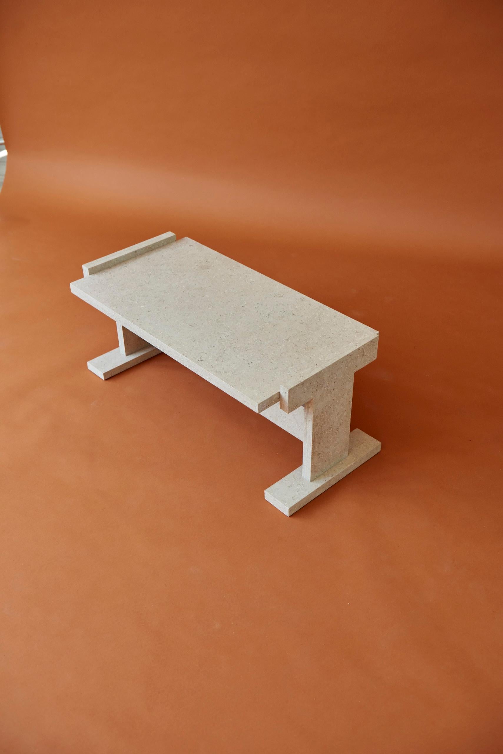 Table basse en pierre calcaire tissée par Nish Studio Neuf - En vente à Geneve, CH
