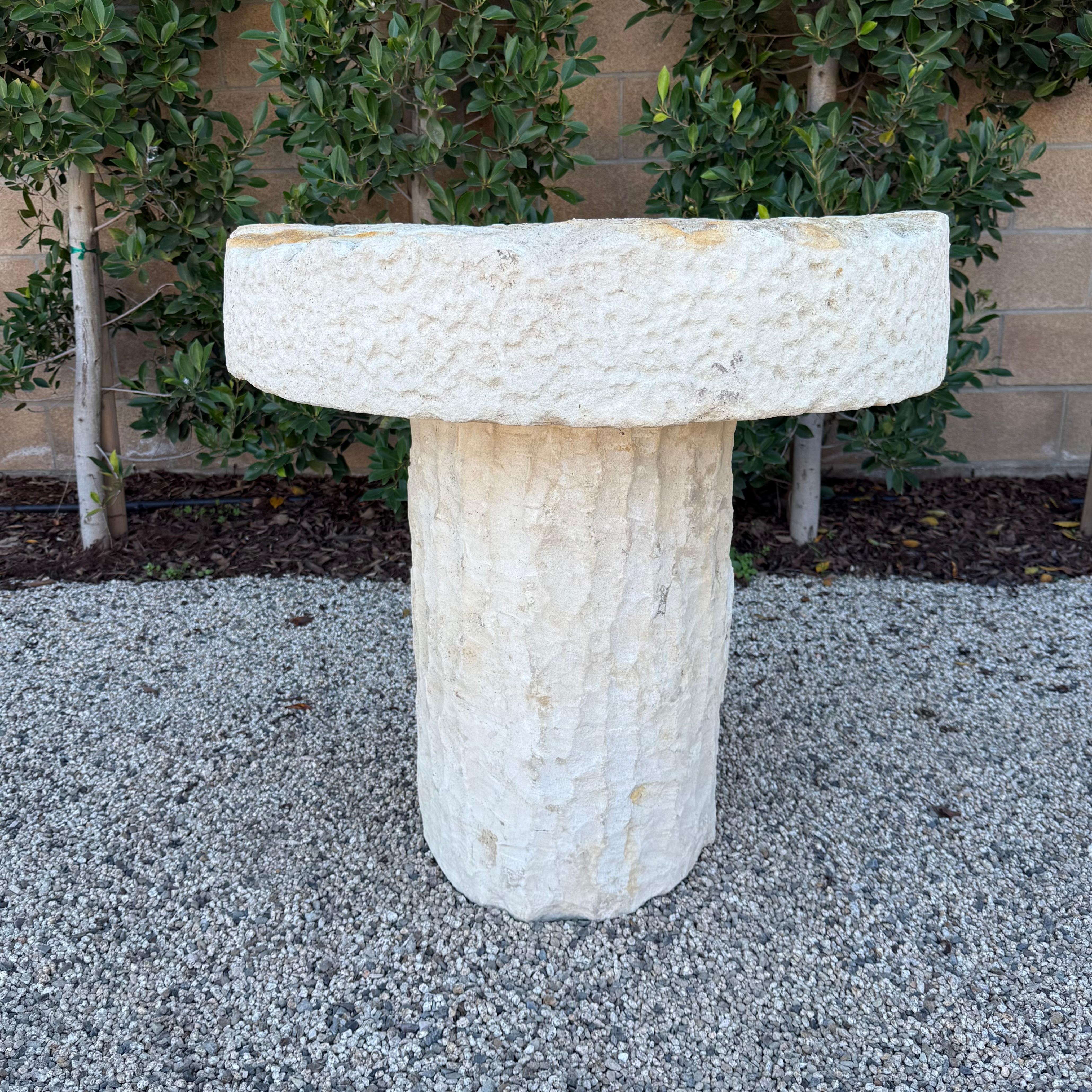Tavolo o piedistallo per esterni in pietra calcarea da 31