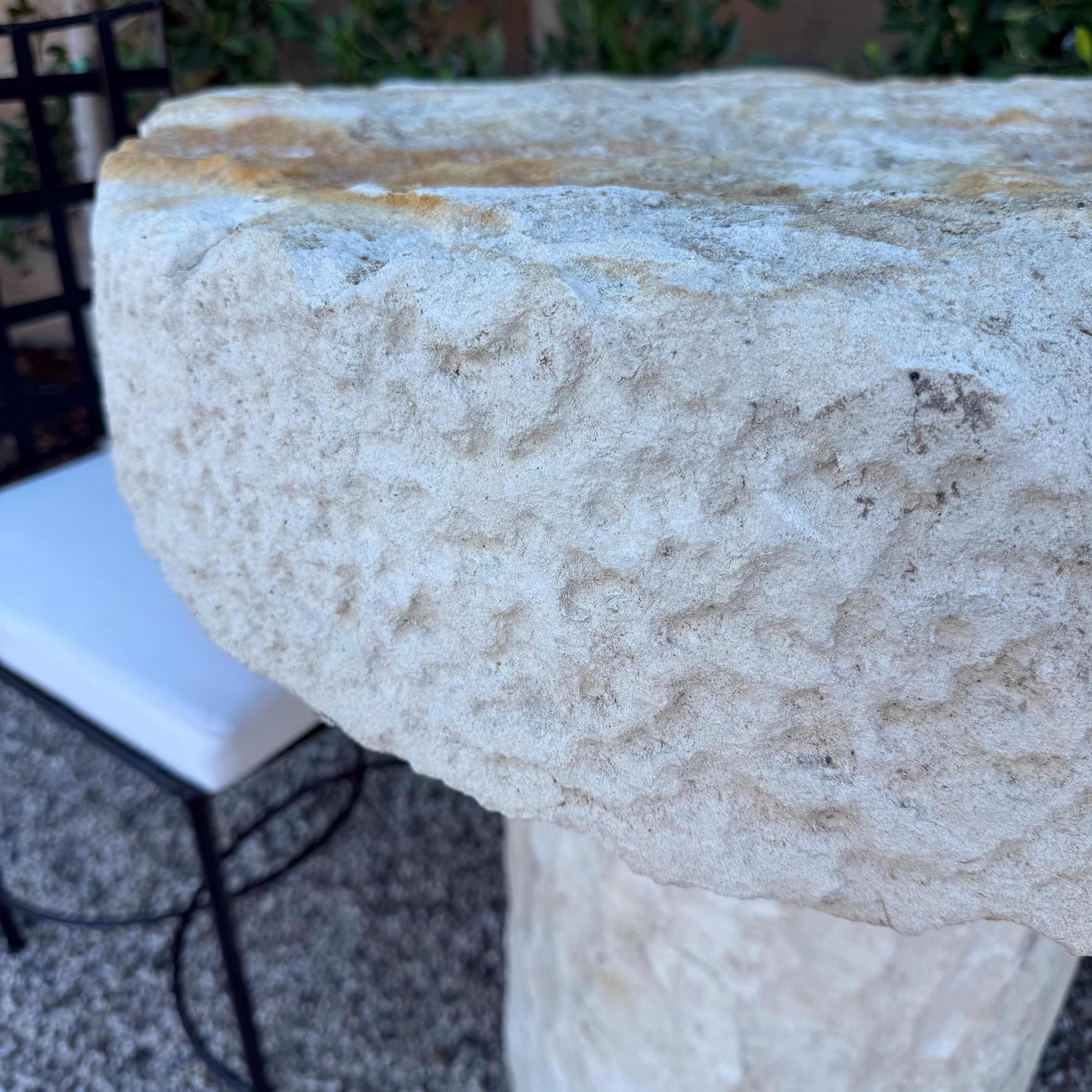 Tavolo o piedistallo per esterni in pietra calcarea da 31