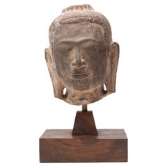 Tête de Bouddha Shakyamuni en pierre calcaire, vers 1800
