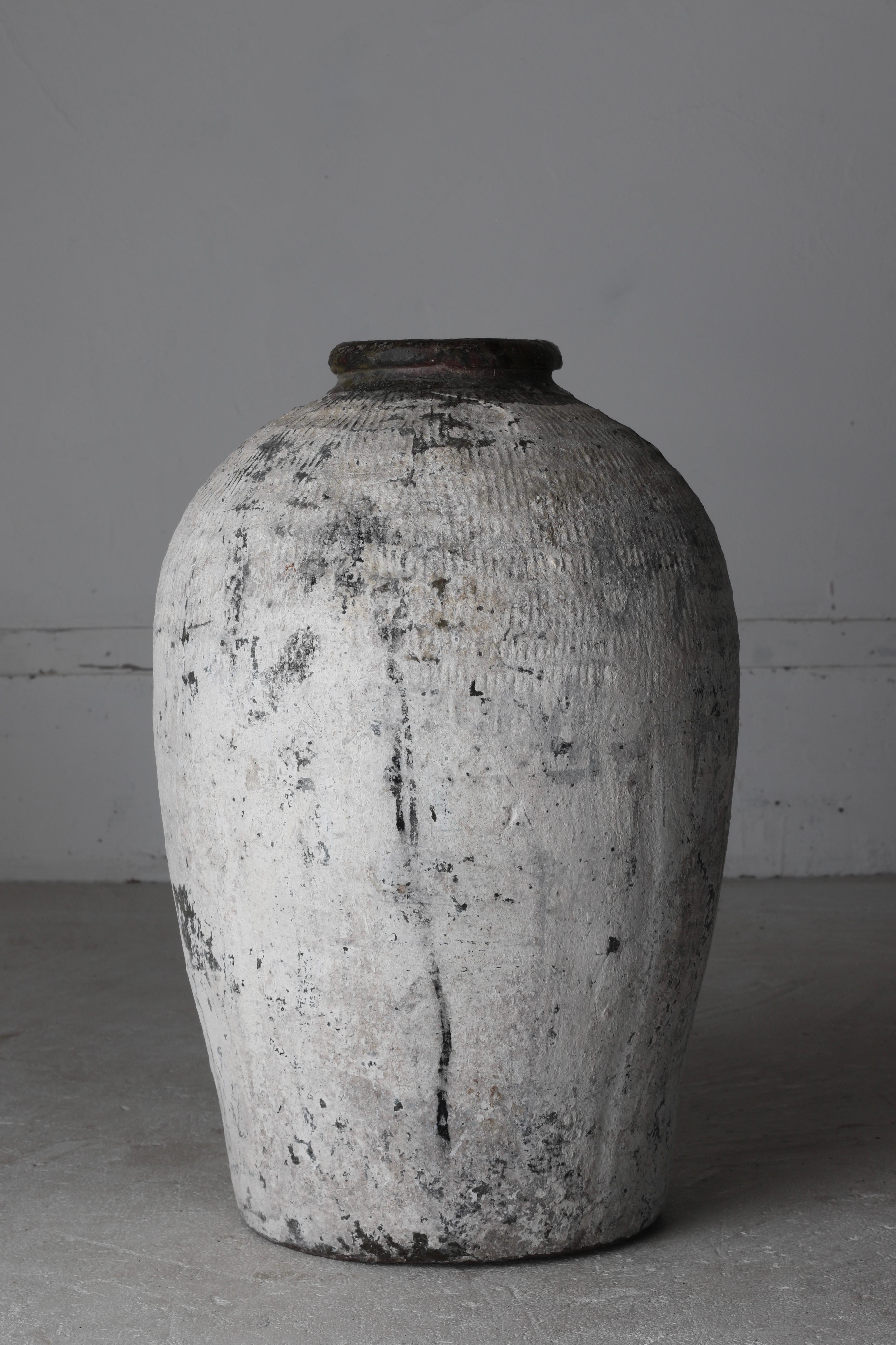 Jarre à saké striée de calcaire / Vase à fleurs / Wabi-sabi en vente 3
