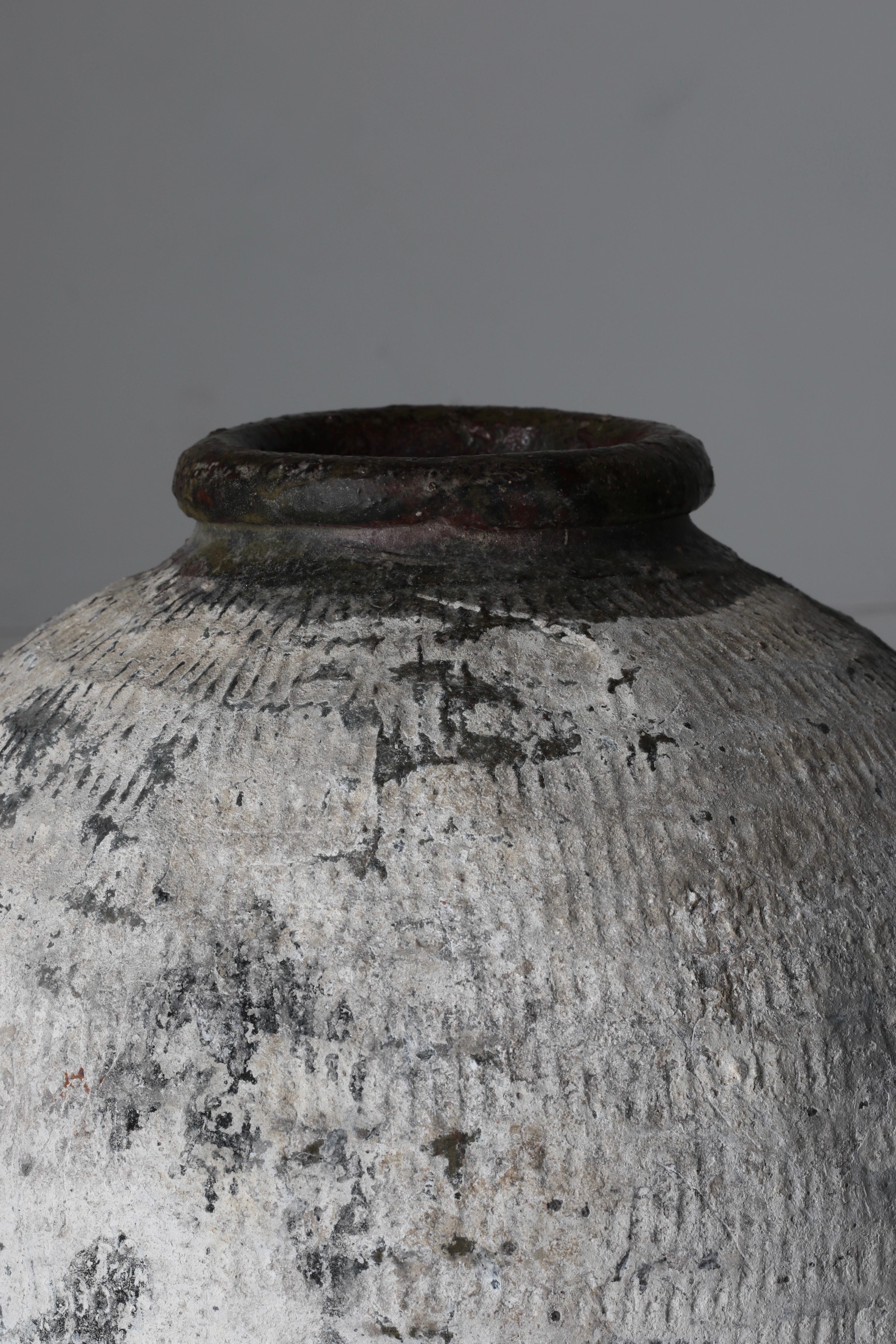 Jarre à saké striée de calcaire / Vase à fleurs / Wabi-sabi en vente 4
