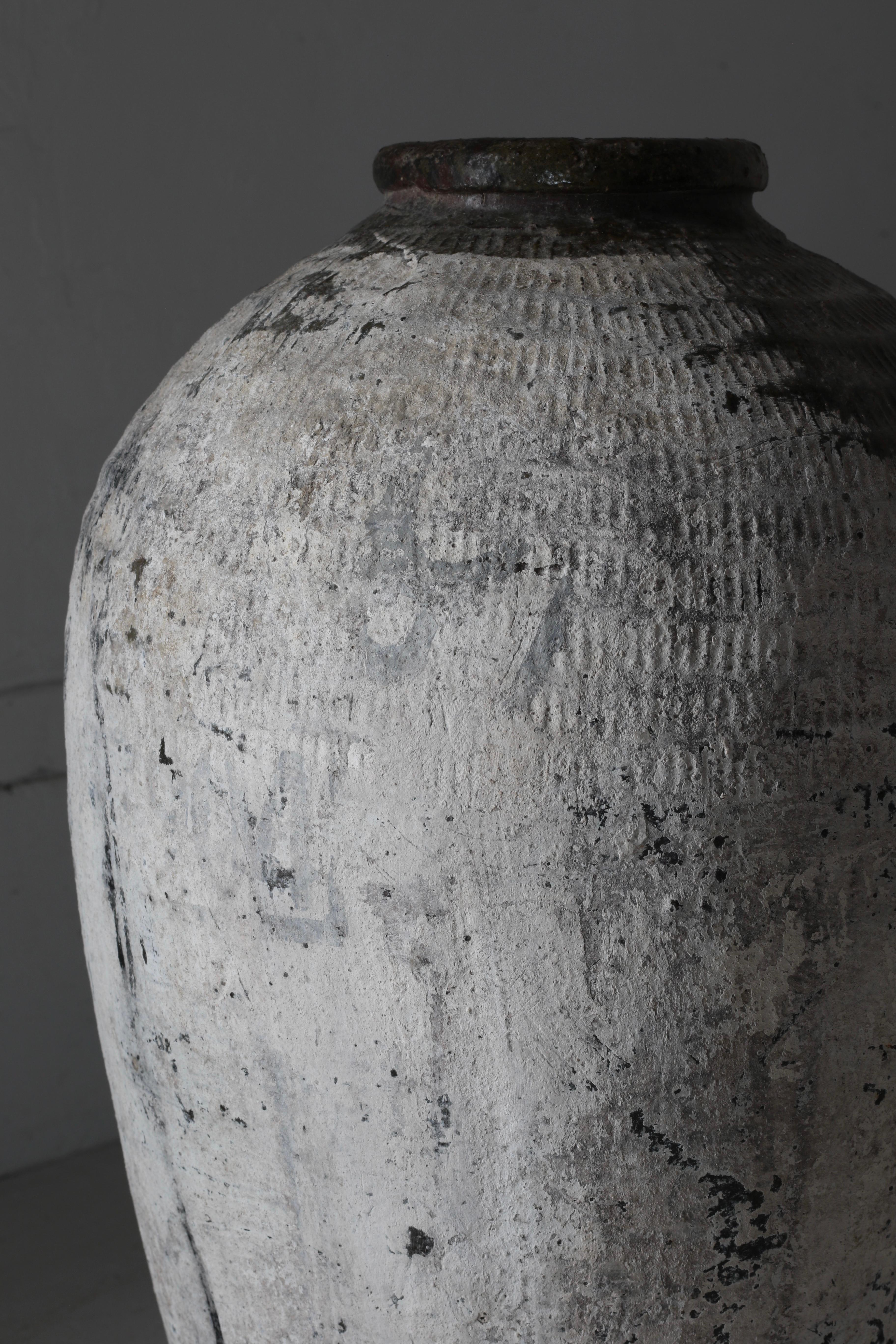 Jarre à saké striée de calcaire / Vase à fleurs / Wabi-sabi en vente 6