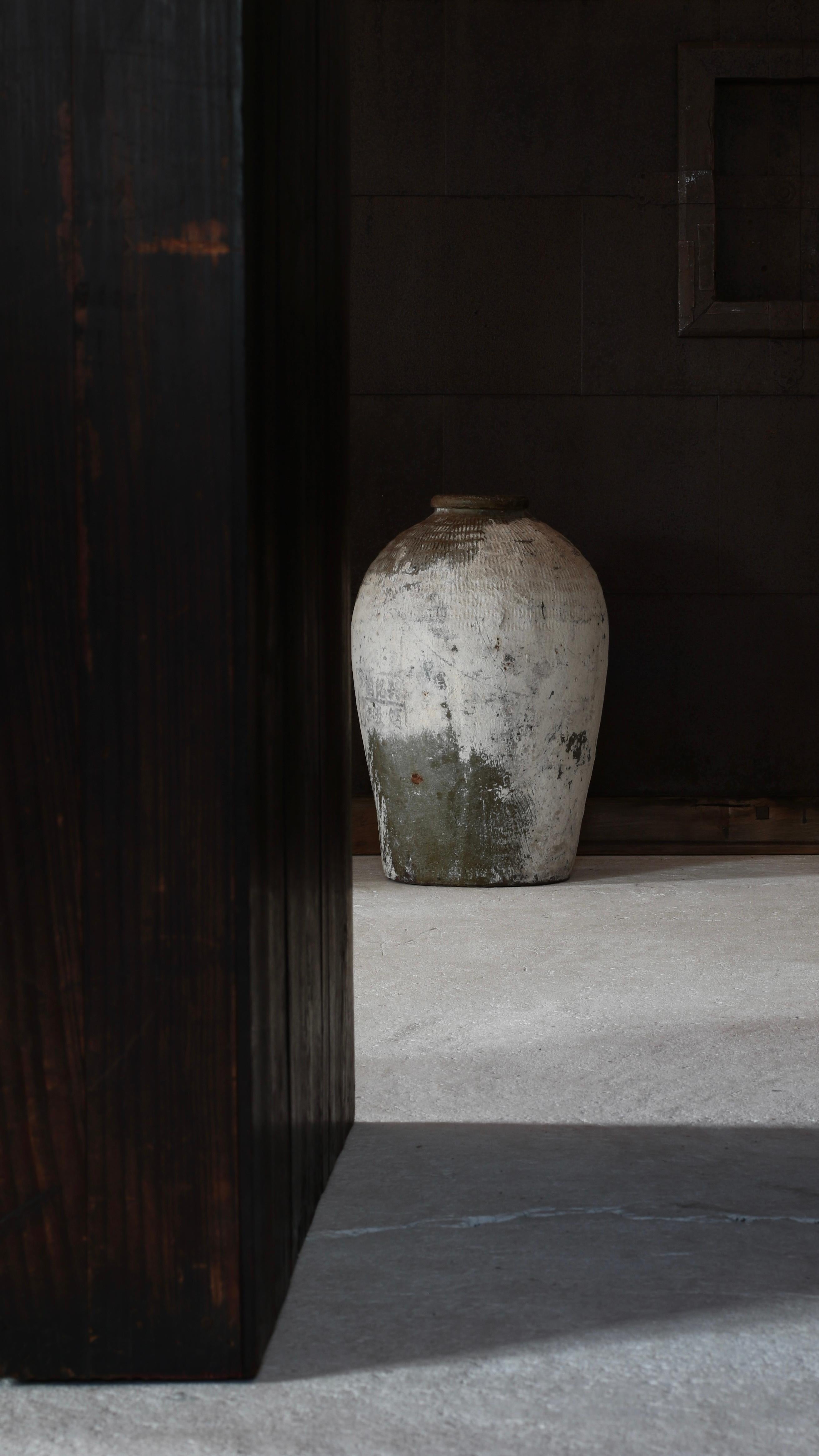 Jarre à saké striée de calcaire / Vase à fleurs / Wabi-sabi en vente 10
