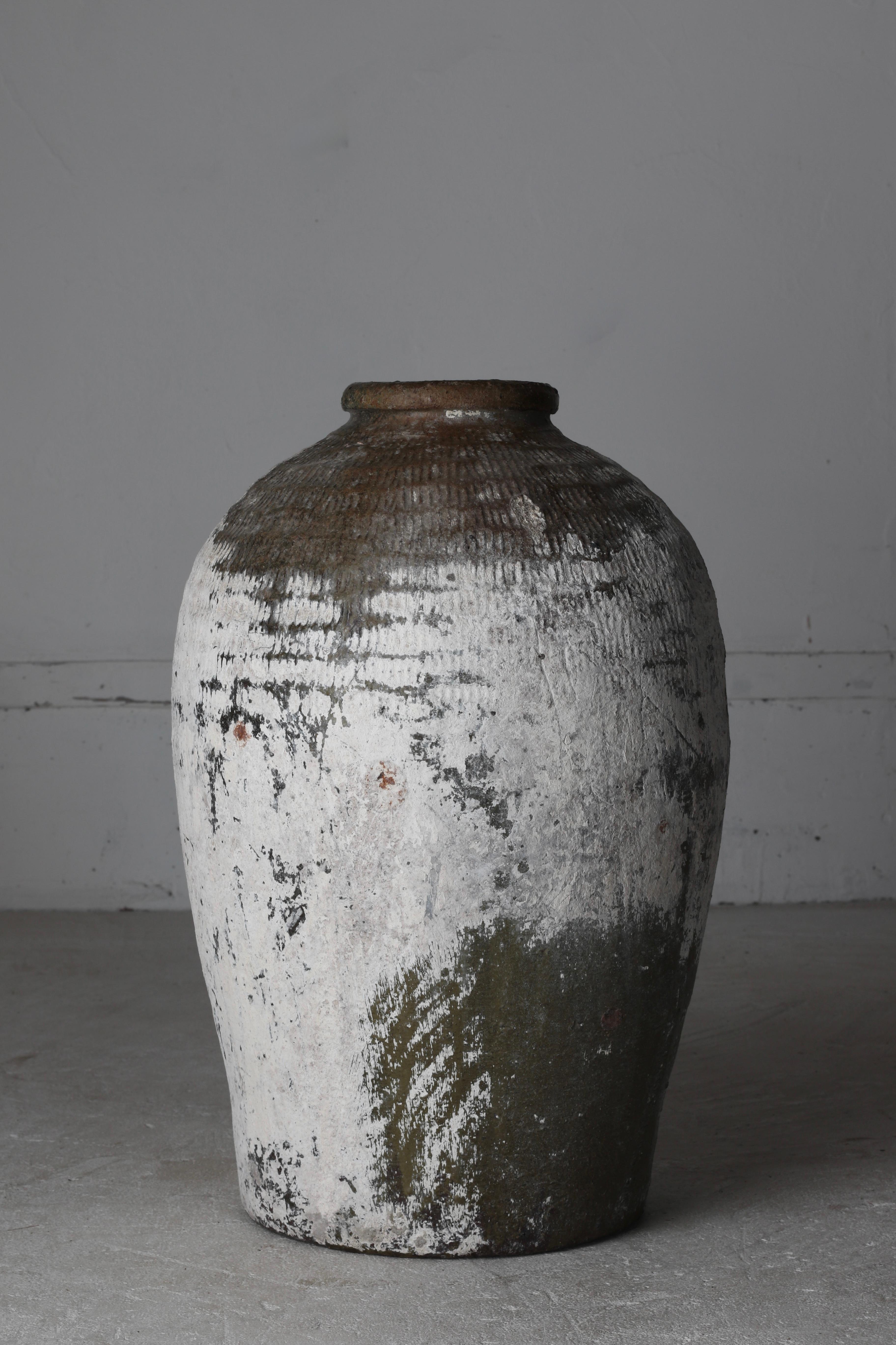 Jarre à saké striée de calcaire / Vase à fleurs / Wabi-sabi en vente 2