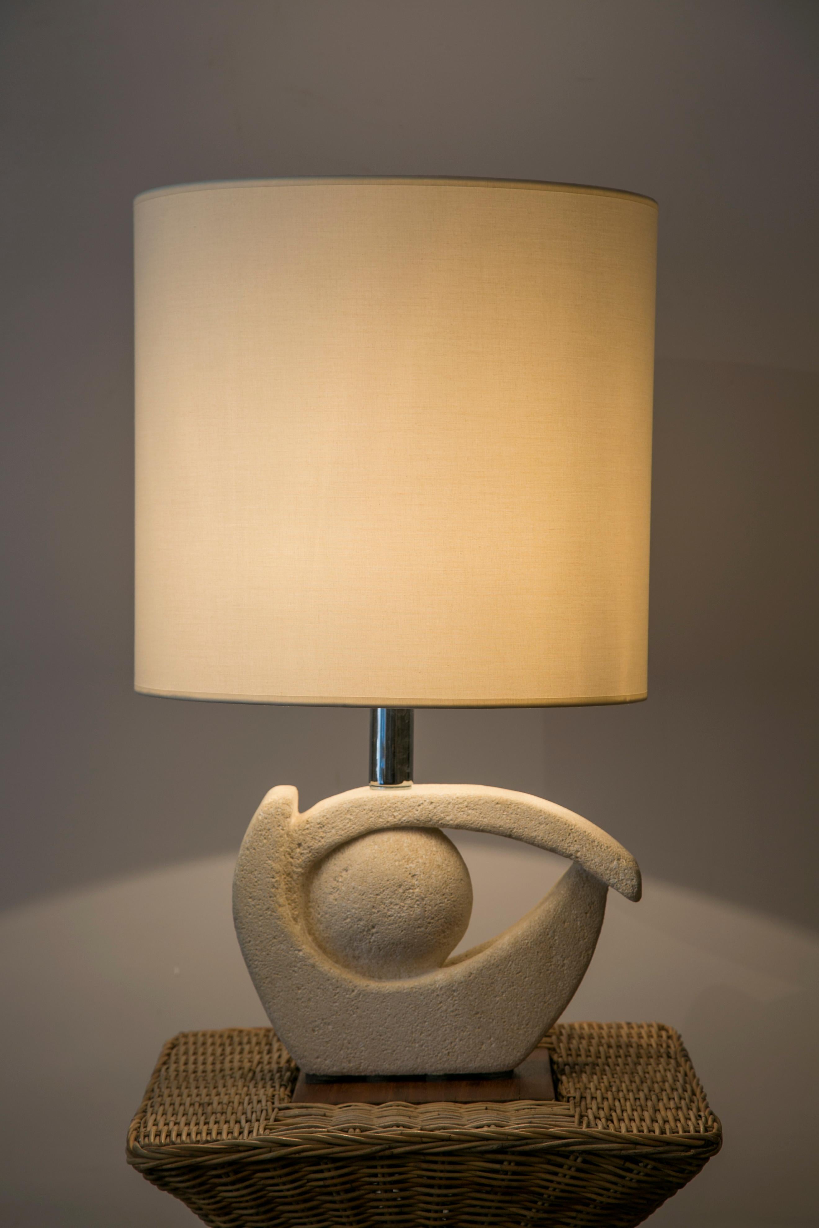 Table Lamp in Limestone
by Albert Tormos
signed : AT
St Tropez, France, 1970s

Dimensions : 
Height total : 63 cm ( 24.8 in.)
Height base : 29 cm ( 11.4 in.)
Width base : 30 cm ( 11.8 in.)
Depth Base : 10 cm ( 3.9 in.)

Height shade : 36