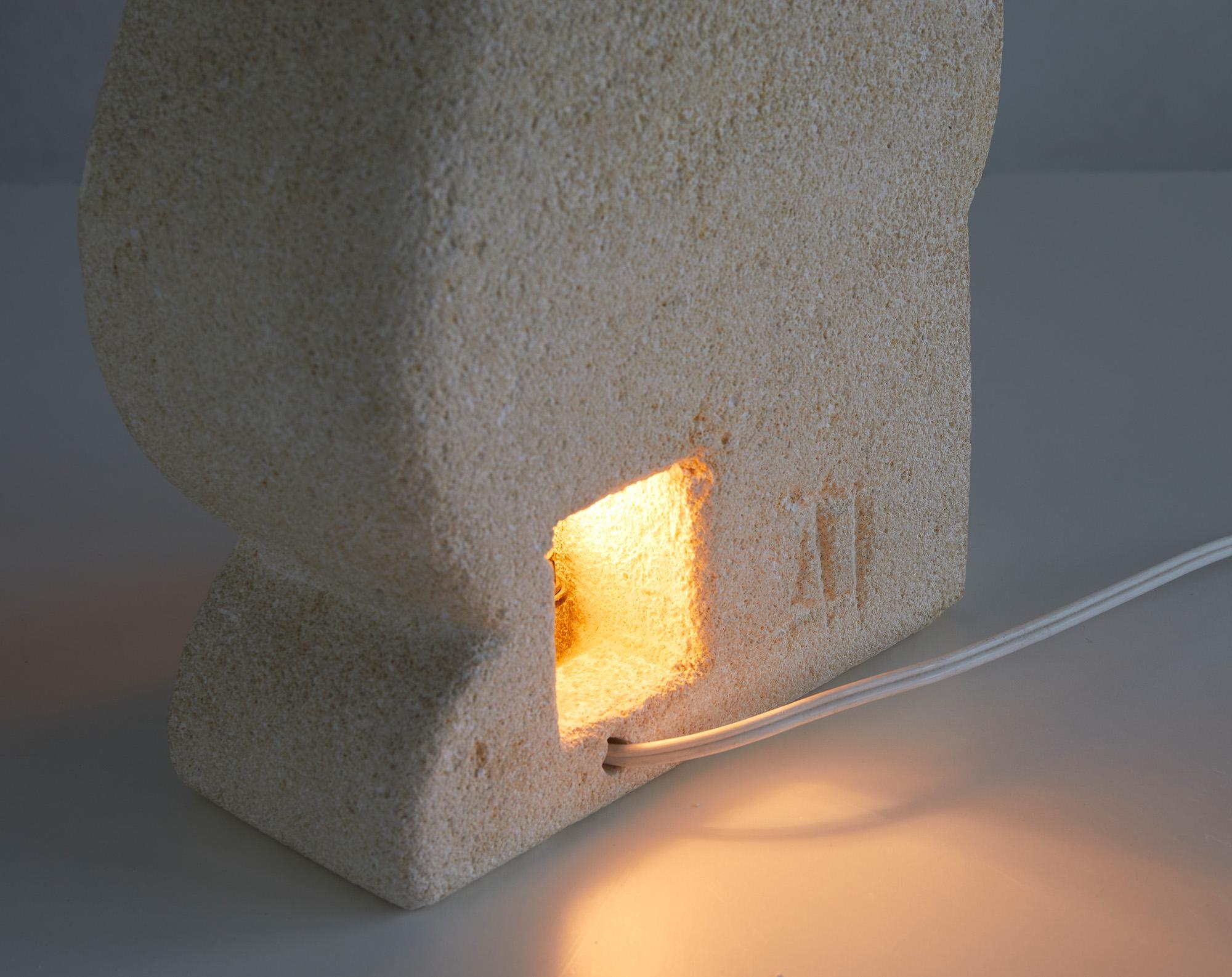 Fin du 20e siècle Lampe de table en calcaire Albert Tormos, France, 1970 en vente