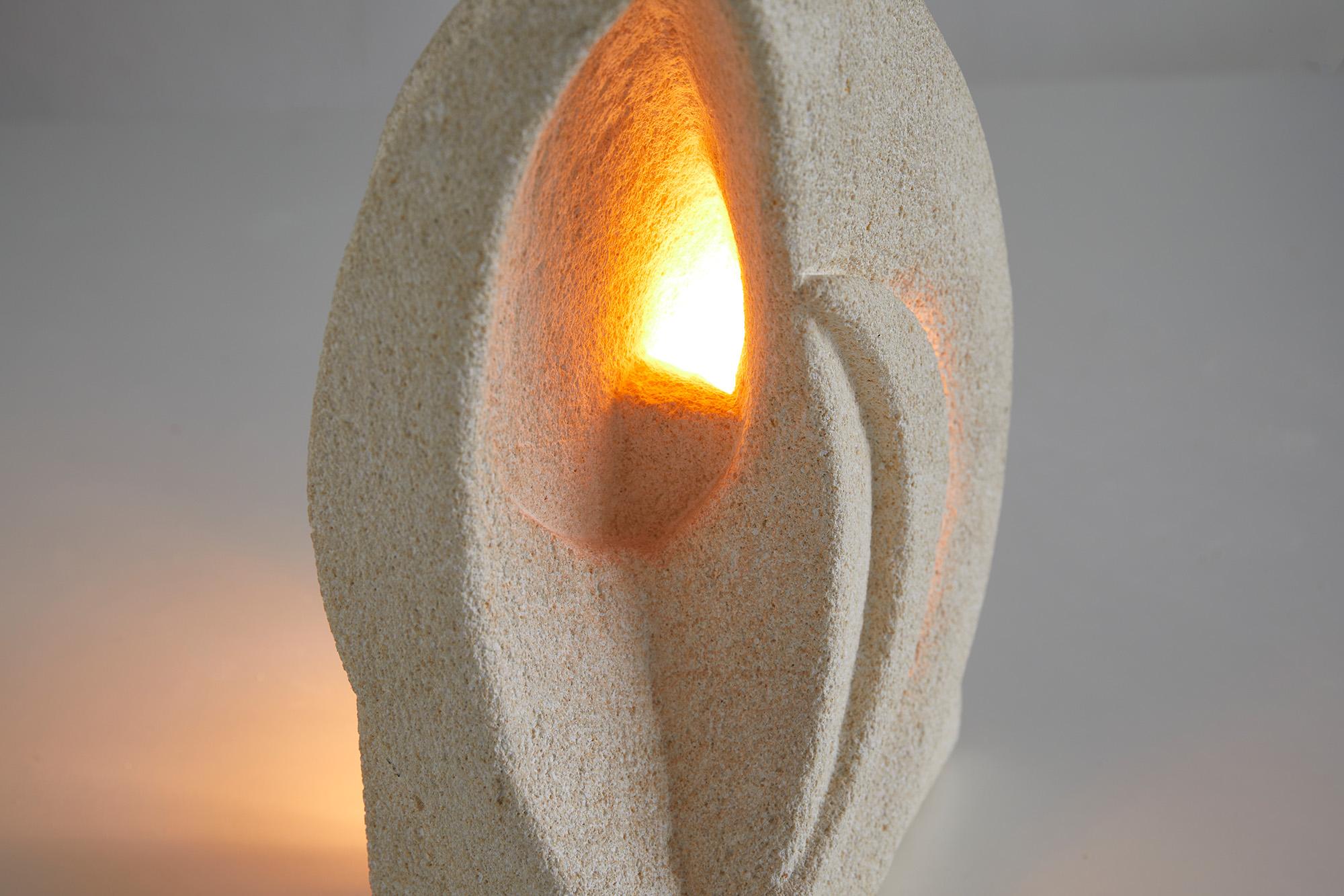 Calcaire Lampe de table en calcaire Albert Tormos, France, 1970 en vente