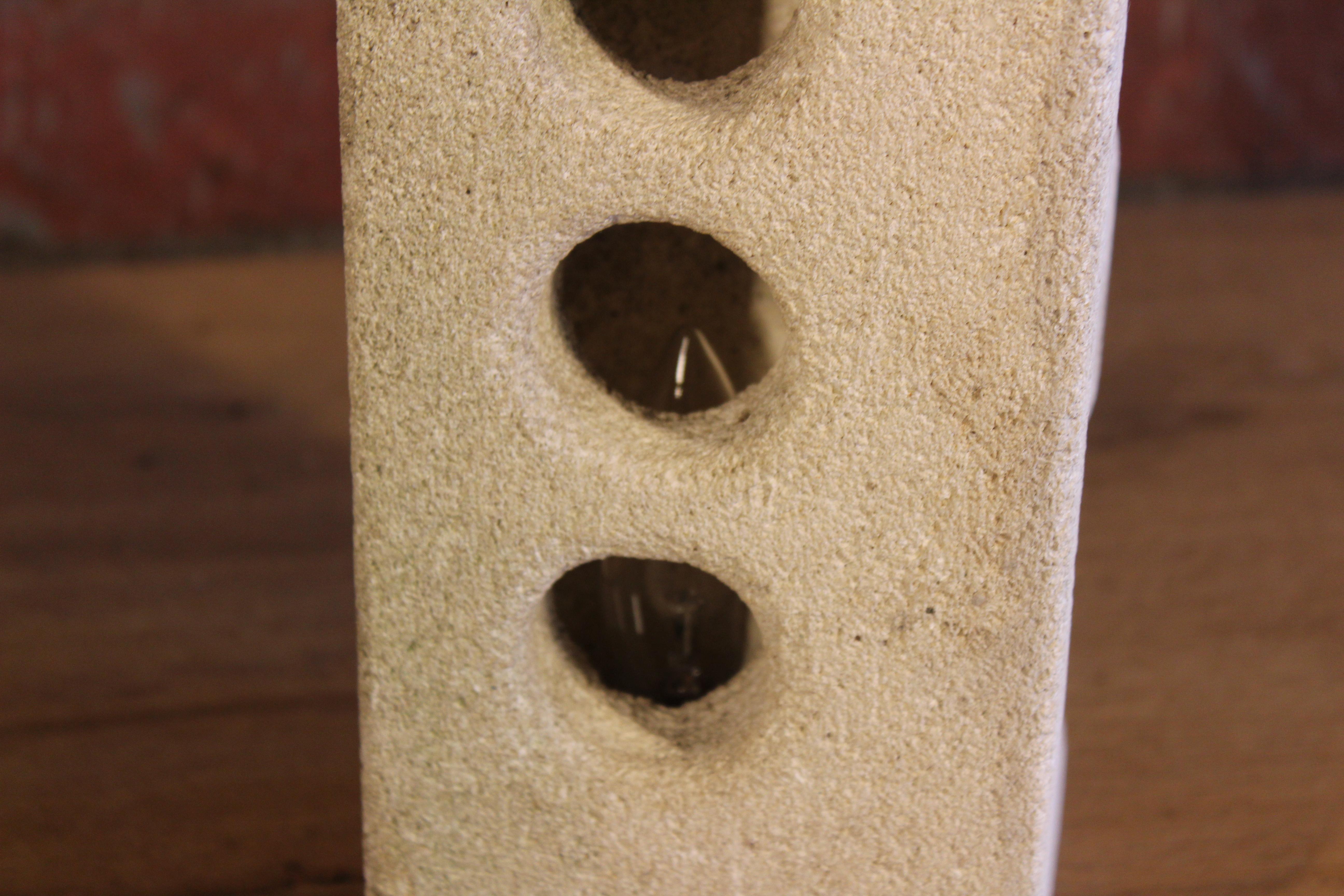 Lampe de table en pierre calcaire d'Albert Tormos, France, années 1970 en vente 1