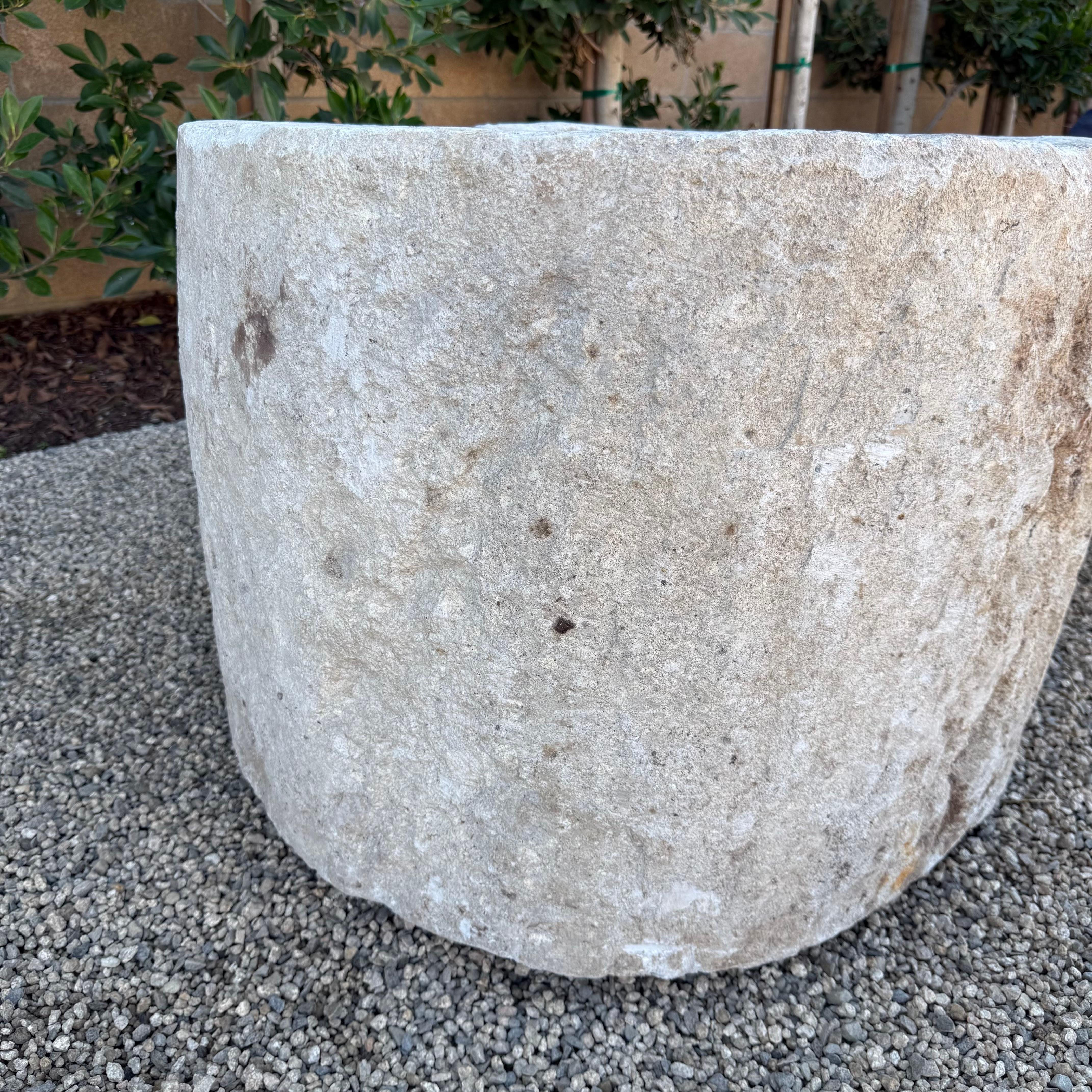 Kalksteintrog oder Pflanzgefäß für drinnen oder draußen im Zustand „Gut“ im Angebot in Old Town Orange, CA
