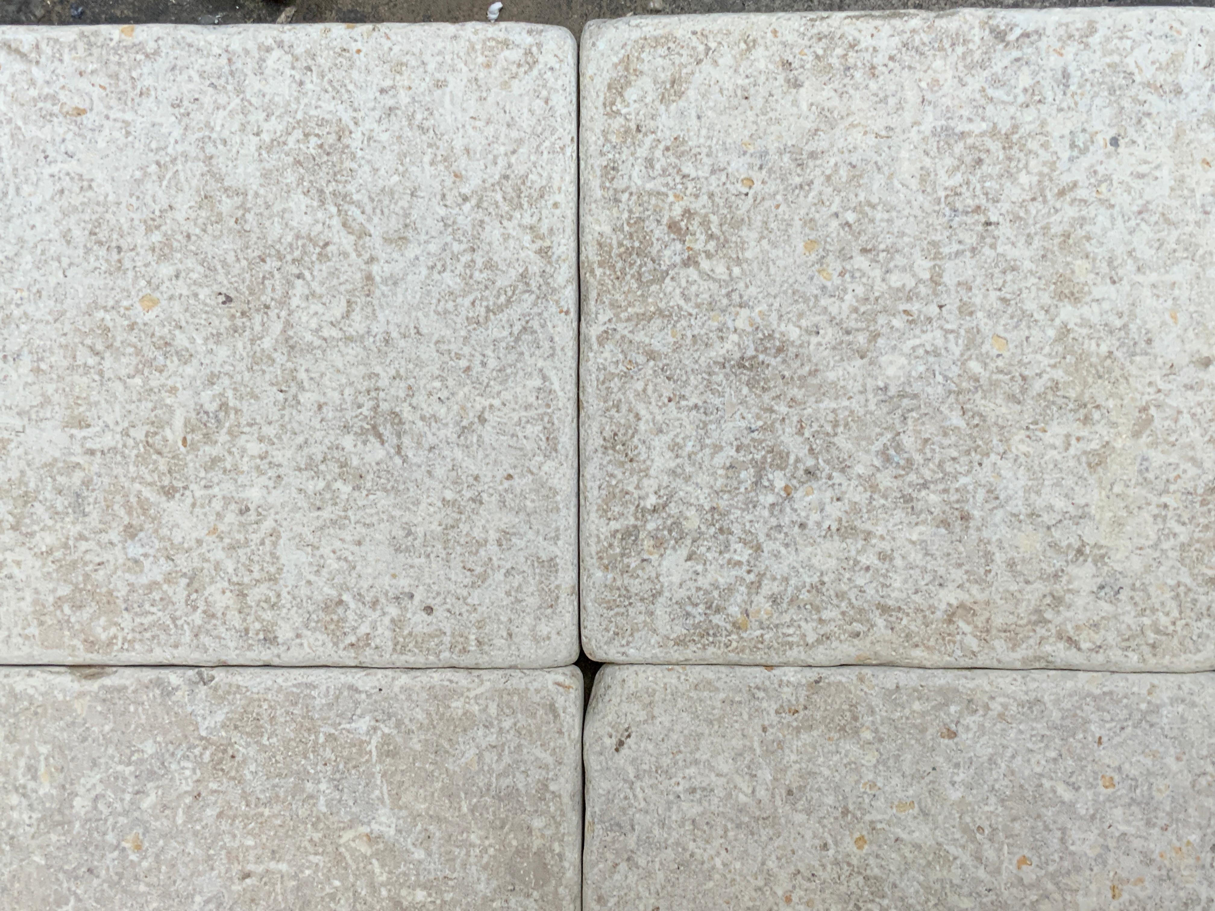 Kalkstein gemustertes Paver-Paver (21. Jahrhundert und zeitgenössisch) im Angebot