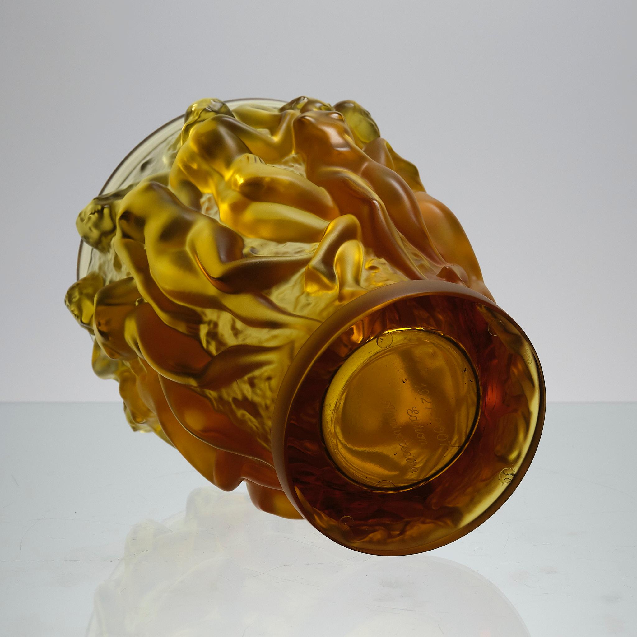Vase « Bacchantes » en verre de cristal ambré à édition limitée pour l'anniversaire de Lalique 4