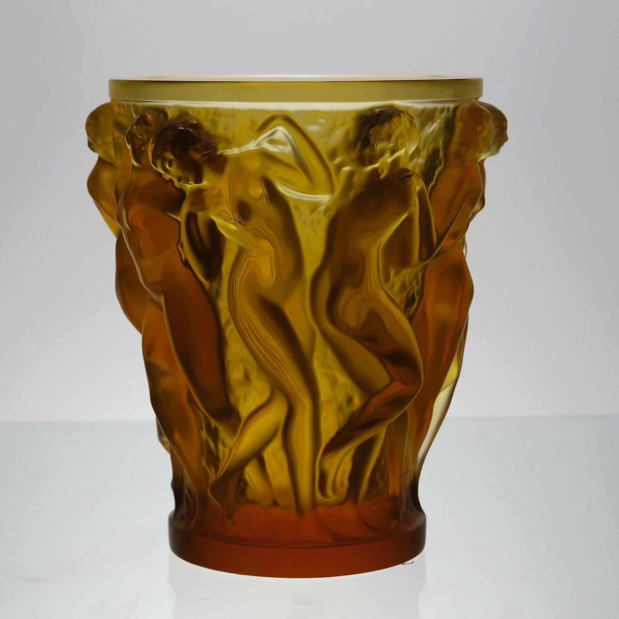 Art déco Vase « Bacchantes » en verre de cristal ambré à édition limitée pour l'anniversaire de Lalique
