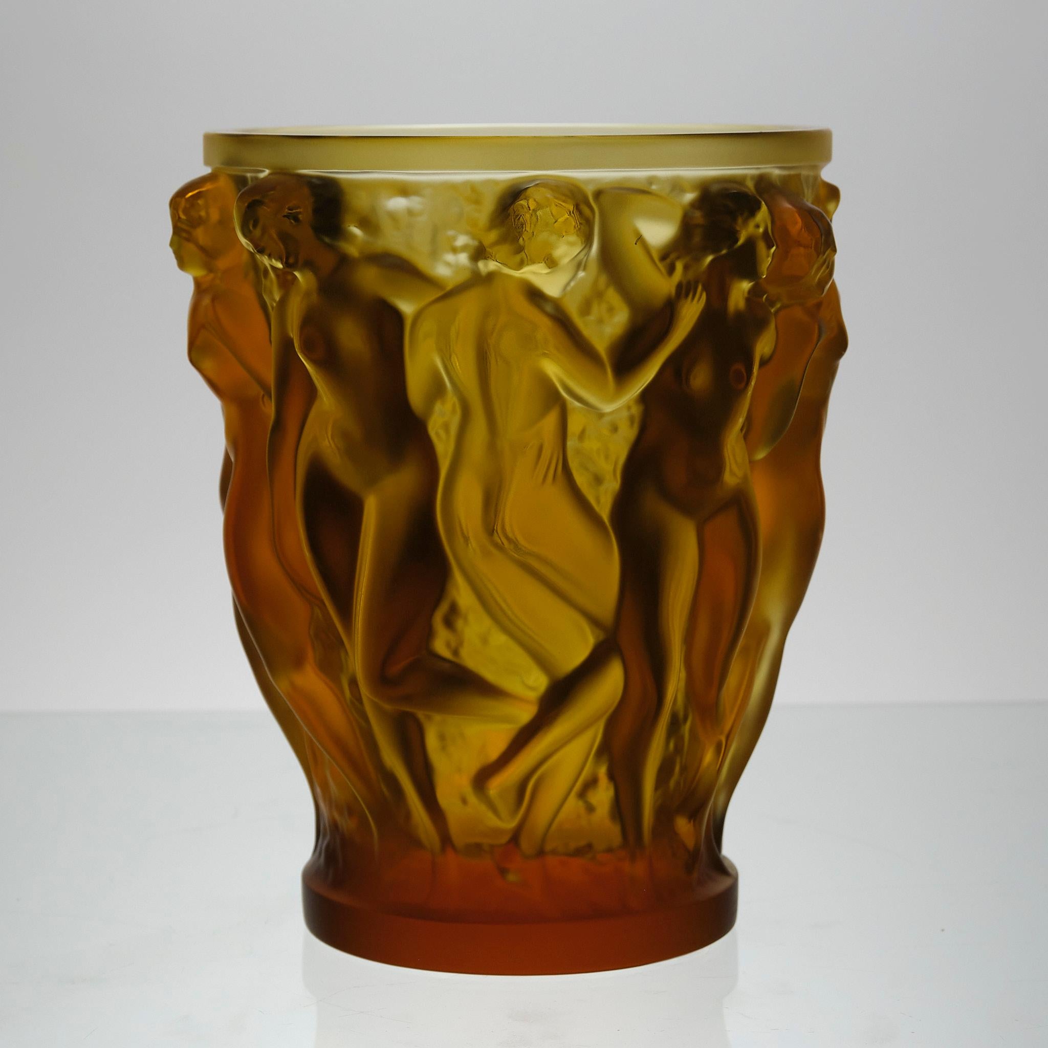 Moulé Vase « Bacchantes » en verre de cristal ambré à édition limitée pour l'anniversaire de Lalique