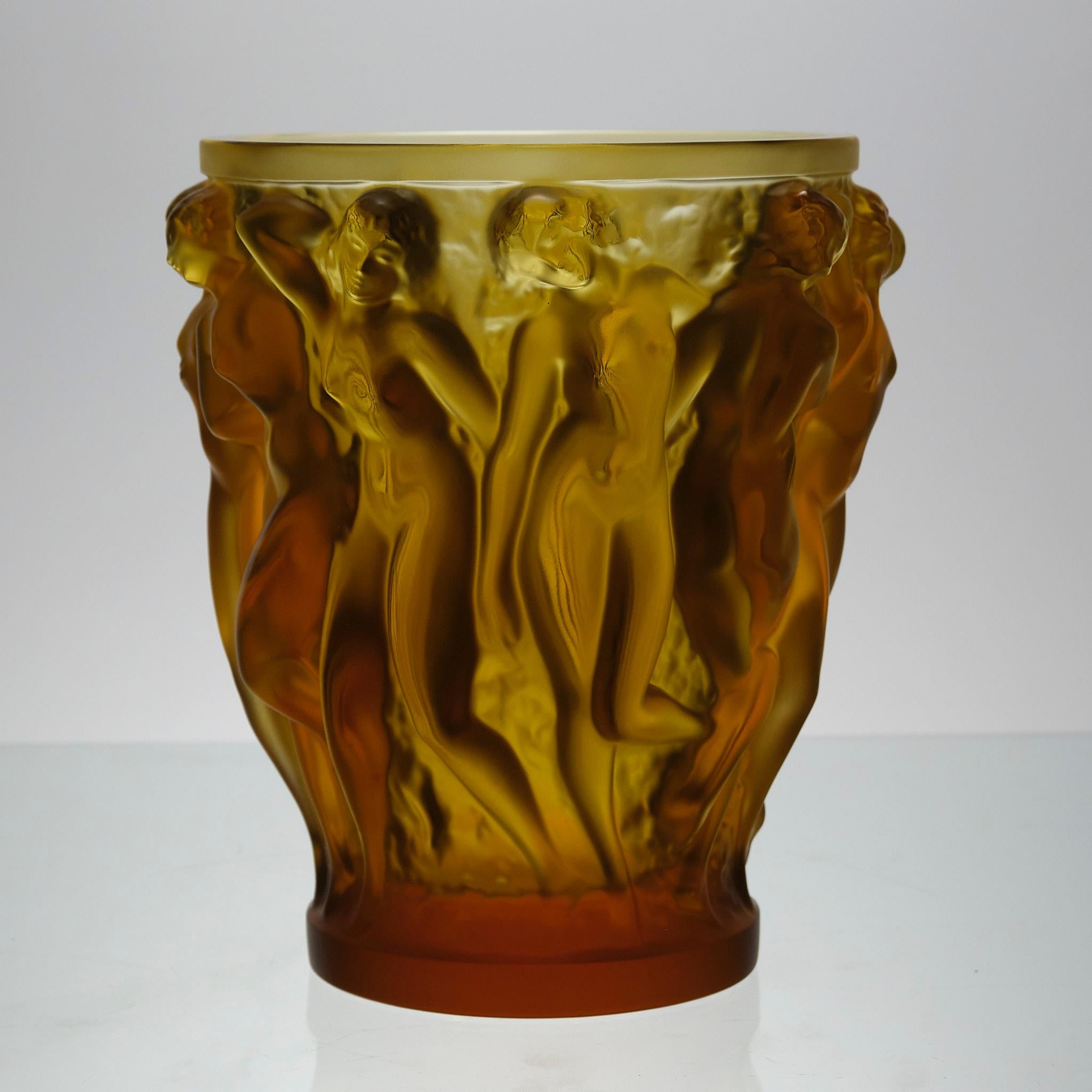 Vase « Bacchantes » en verre de cristal ambré à édition limitée pour l'anniversaire de Lalique Excellent état à London, GB