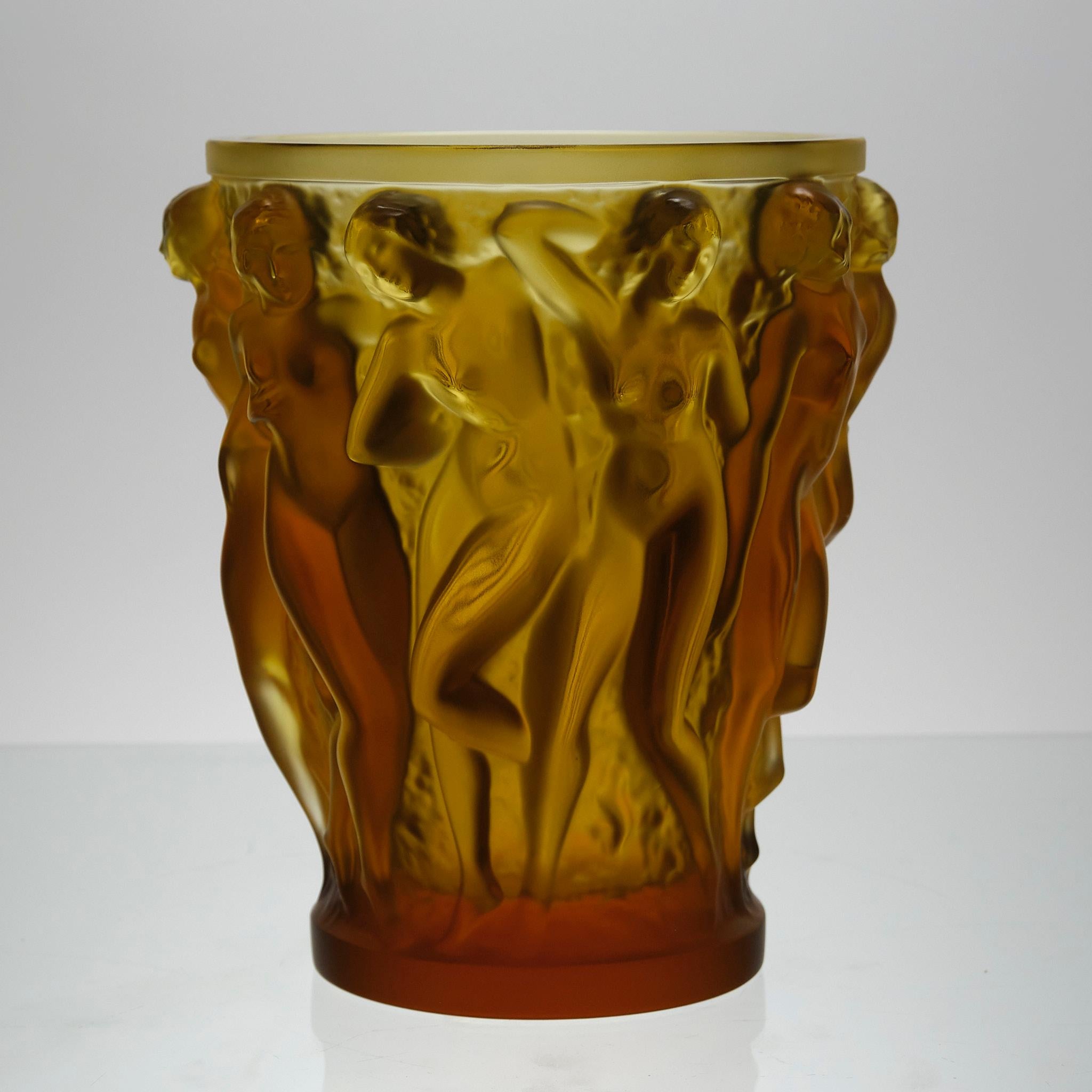 XXIe siècle et contemporain Vase « Bacchantes » en verre de cristal ambré à édition limitée pour l'anniversaire de Lalique