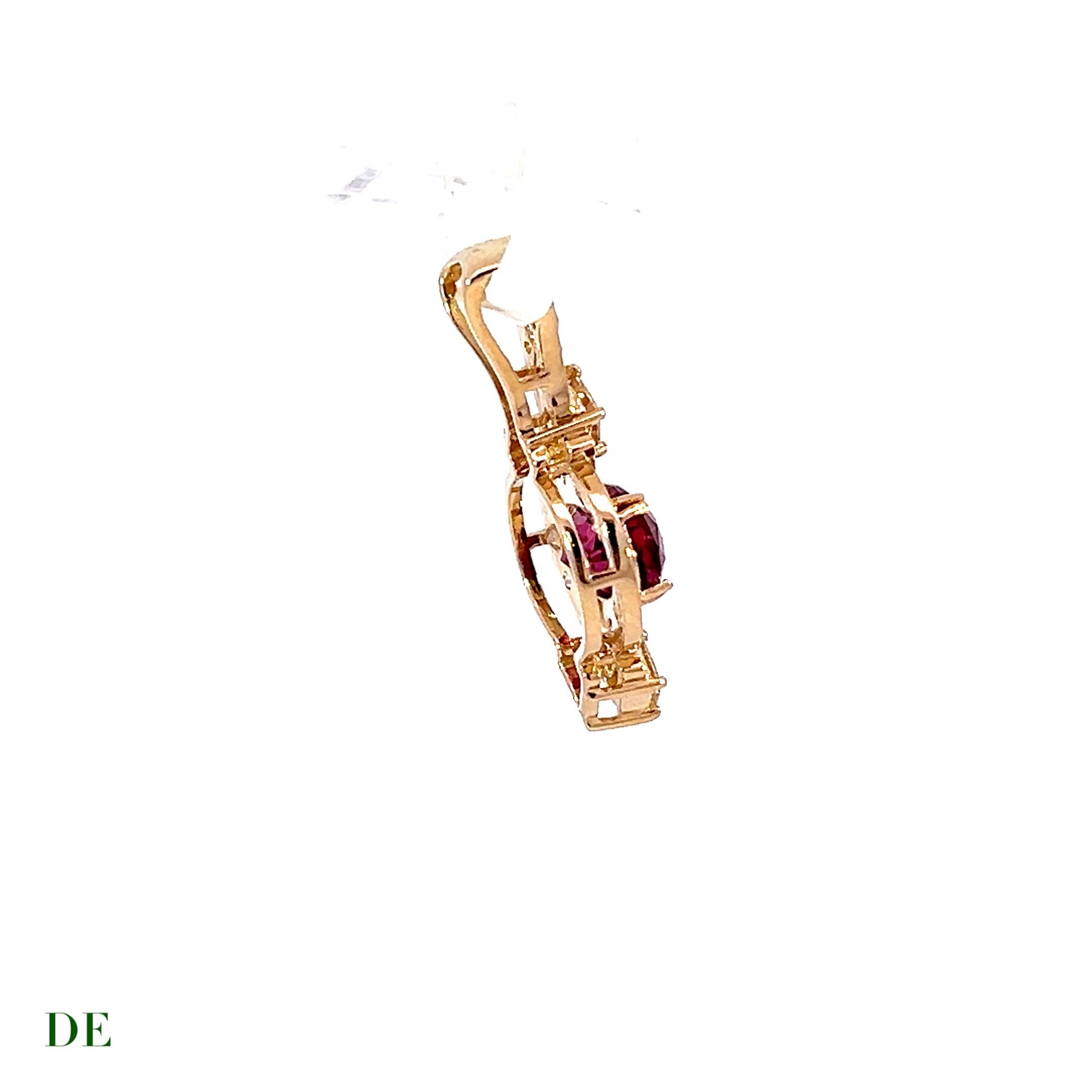 Limitierter Classic 14k Gold mit 1,5 ct rötlichem burgunderfarbenem Spinell .62ct Diamant-Anhänger

Wir präsentieren den limitierten klassischen 14-karätigen Goldanhänger mit einem faszinierenden 1,5-karätigen rötlichen Spinell und funkelnden