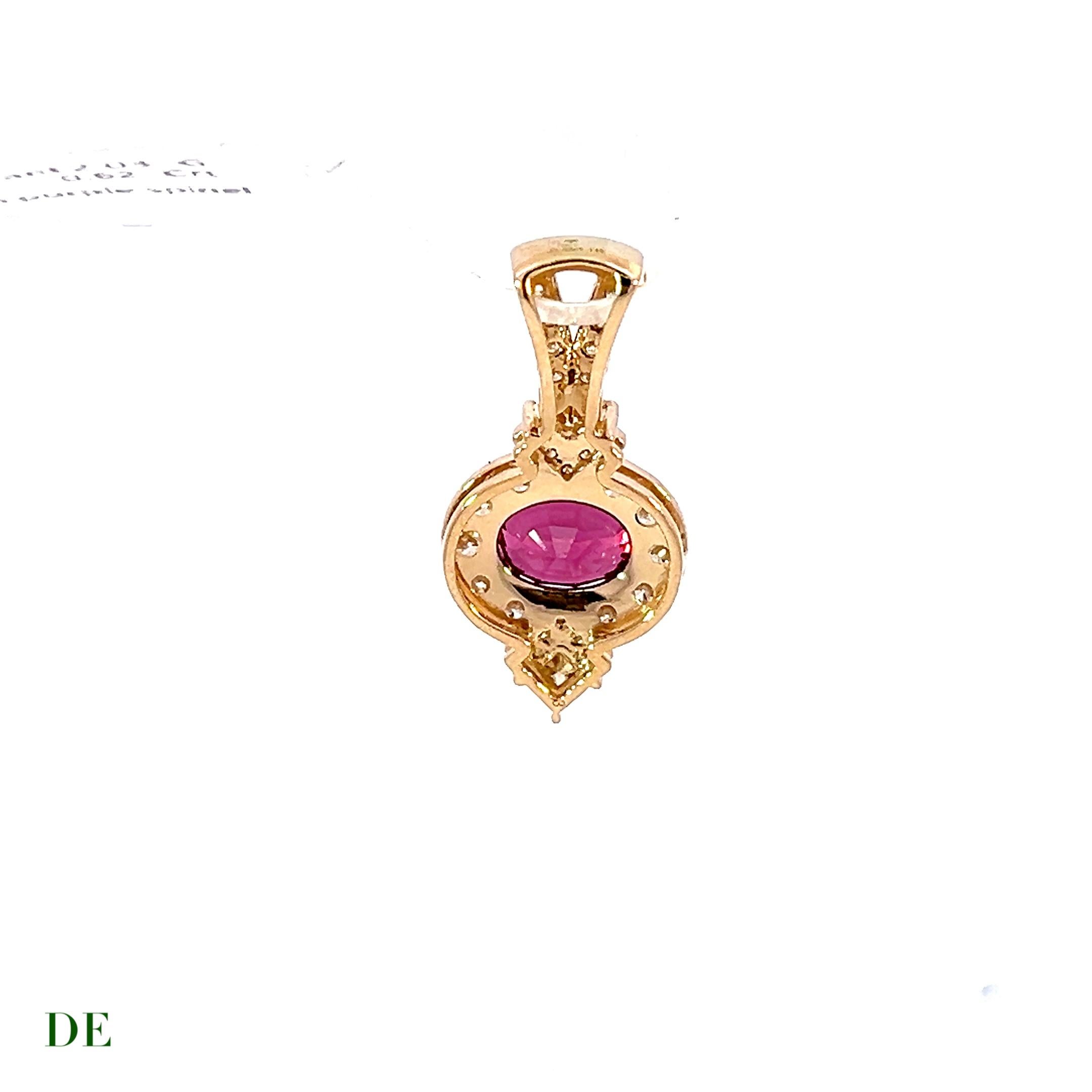 Taille poire Pendentif Classic en or 14k avec 1,5 ct de spinelle rouge bordeaux .62ct de diamant en vente