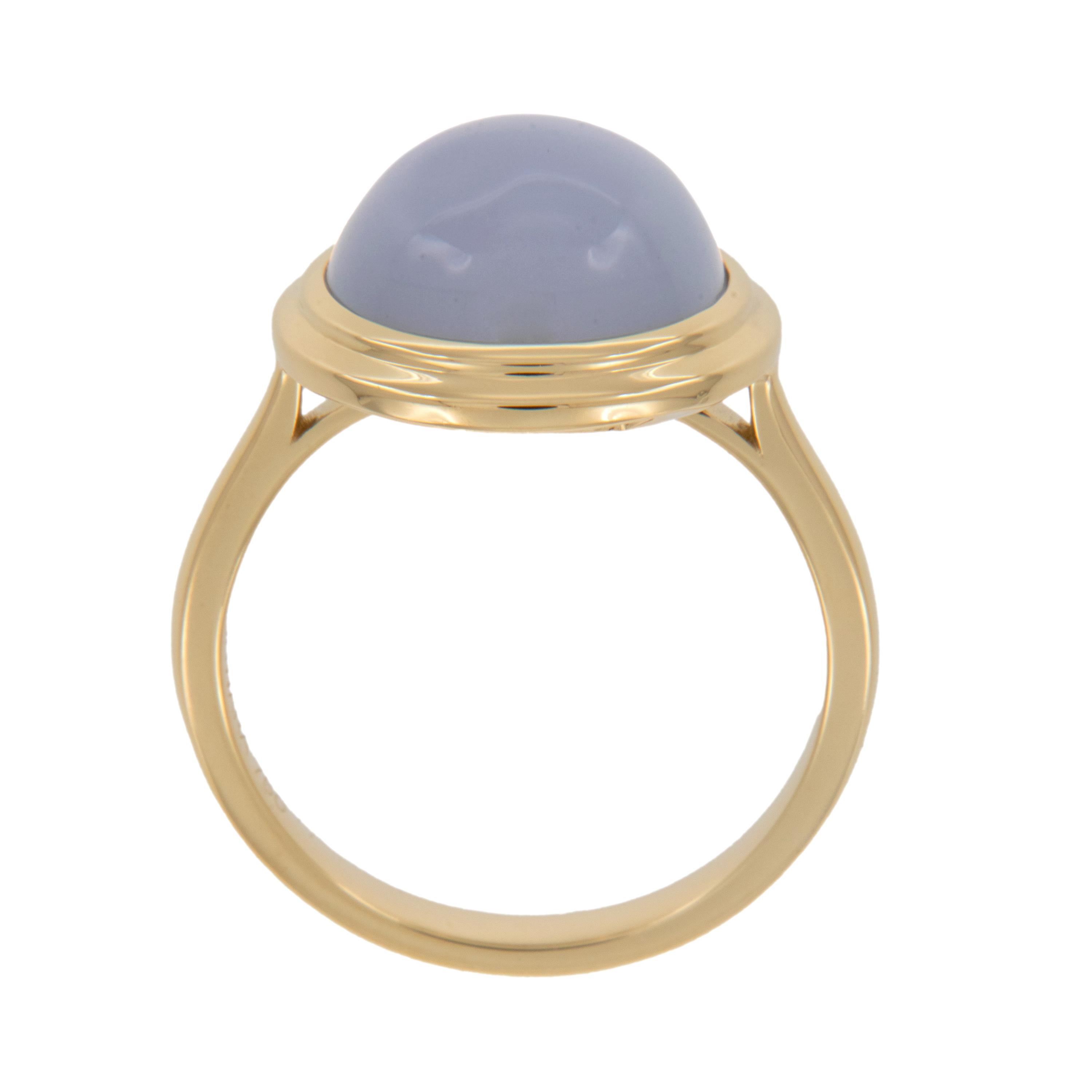 Anillo de oro amarillo de 18 quilates de edición limitada con calcedonia azul de 6,84 quilates de Goshwara Contemporáneo en venta