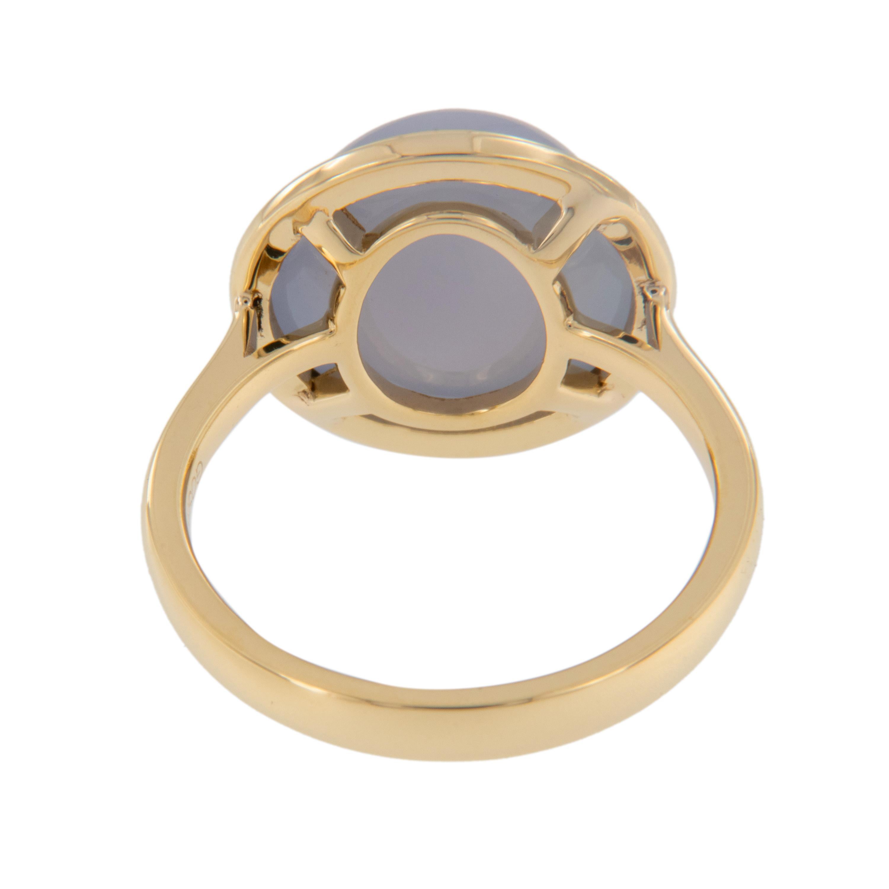 Anillo de oro amarillo de 18 quilates de edición limitada con calcedonia azul de 6,84 quilates de Goshwara Cabujón en venta