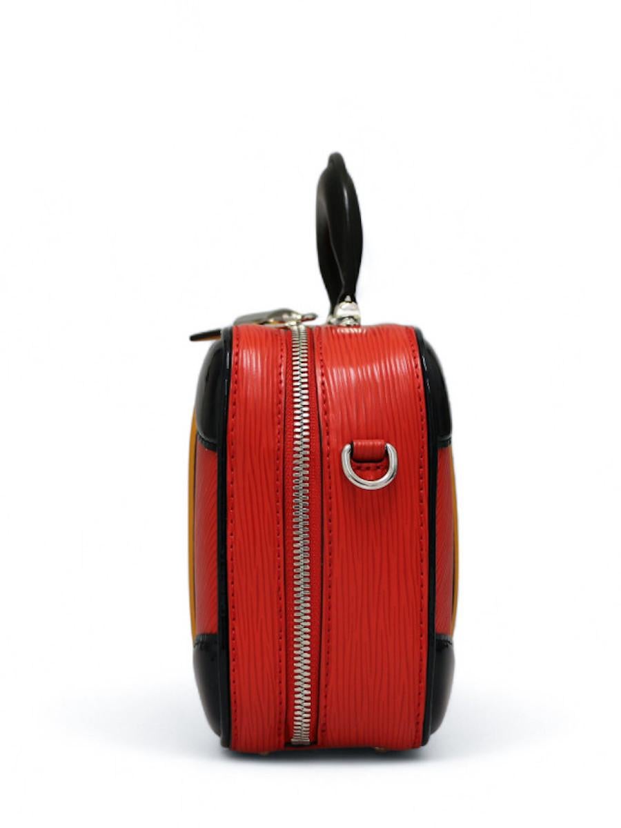 Herbst/Winter 2019, Schöne Louis Vuitton Mini-Koffer Größe Tasche in ausgezeichnetem Zustand ist in épi Leder mit schwarzem Lackleder Ecken. Sie ist strukturiert, hat einen verstellbaren, abnehmbaren Schulterriemen und einen oberen Griff. Er hat ein