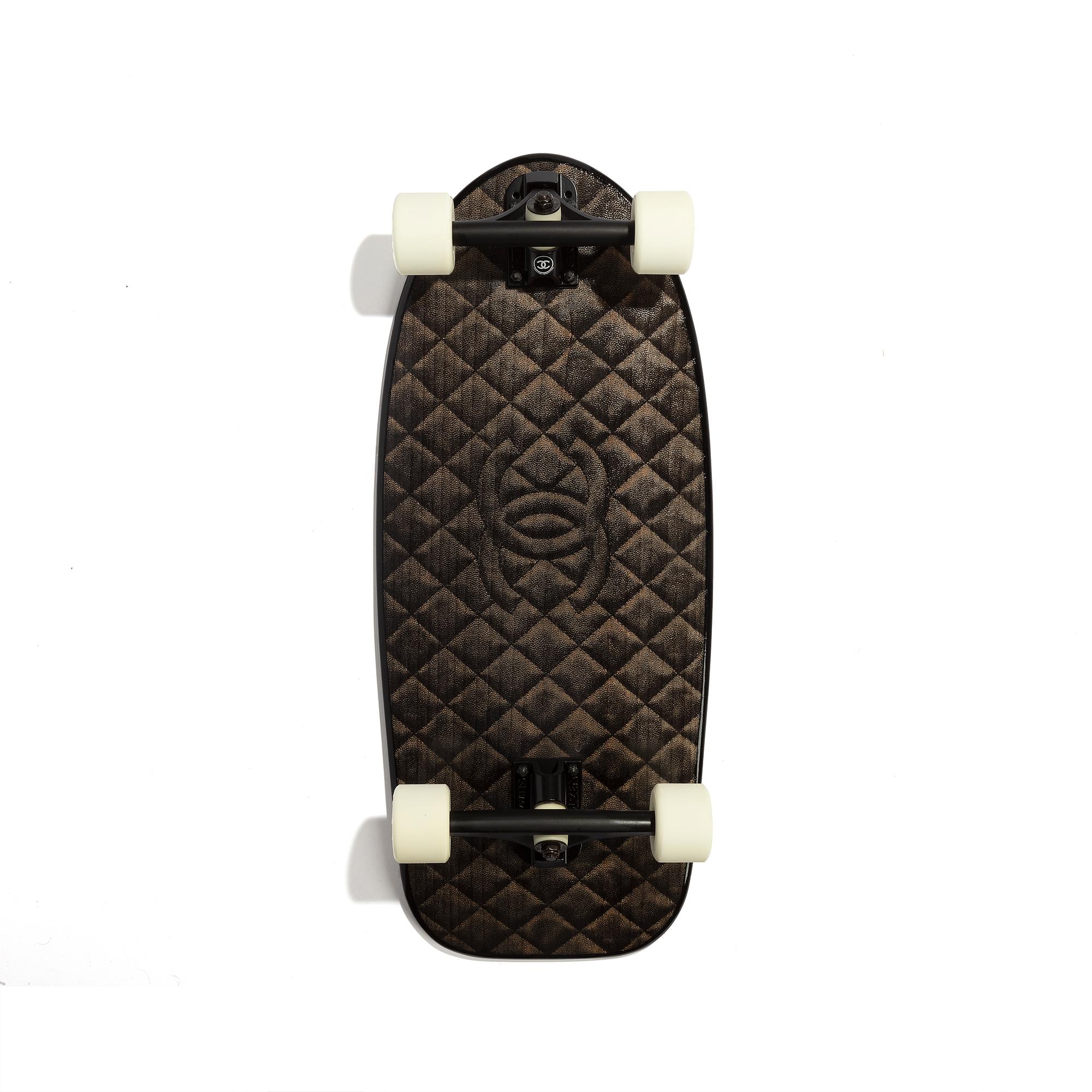 The Limited Edition 2019 Skateboard is a one-of-a-kind piece that adds sophistication and precision to any collection or home decor. It is crafted with black lacquered wood, durable grip tape, and a striking interlocking CC logo. The bottom of the