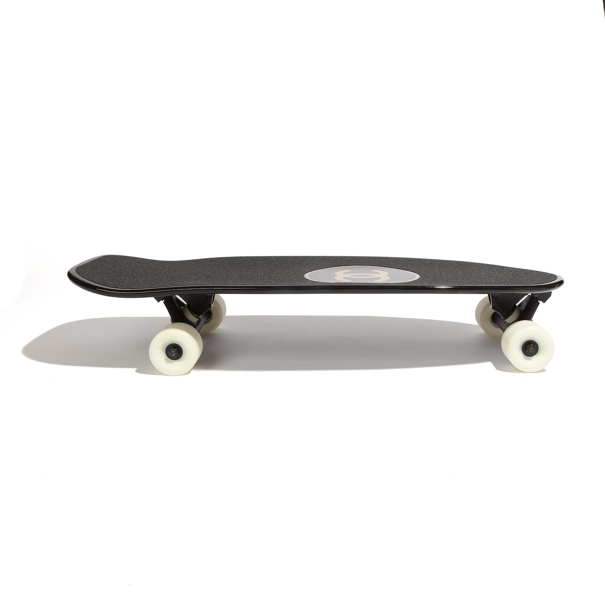 Women's or Men's Limited Edition 2019 Skateboard For Sale