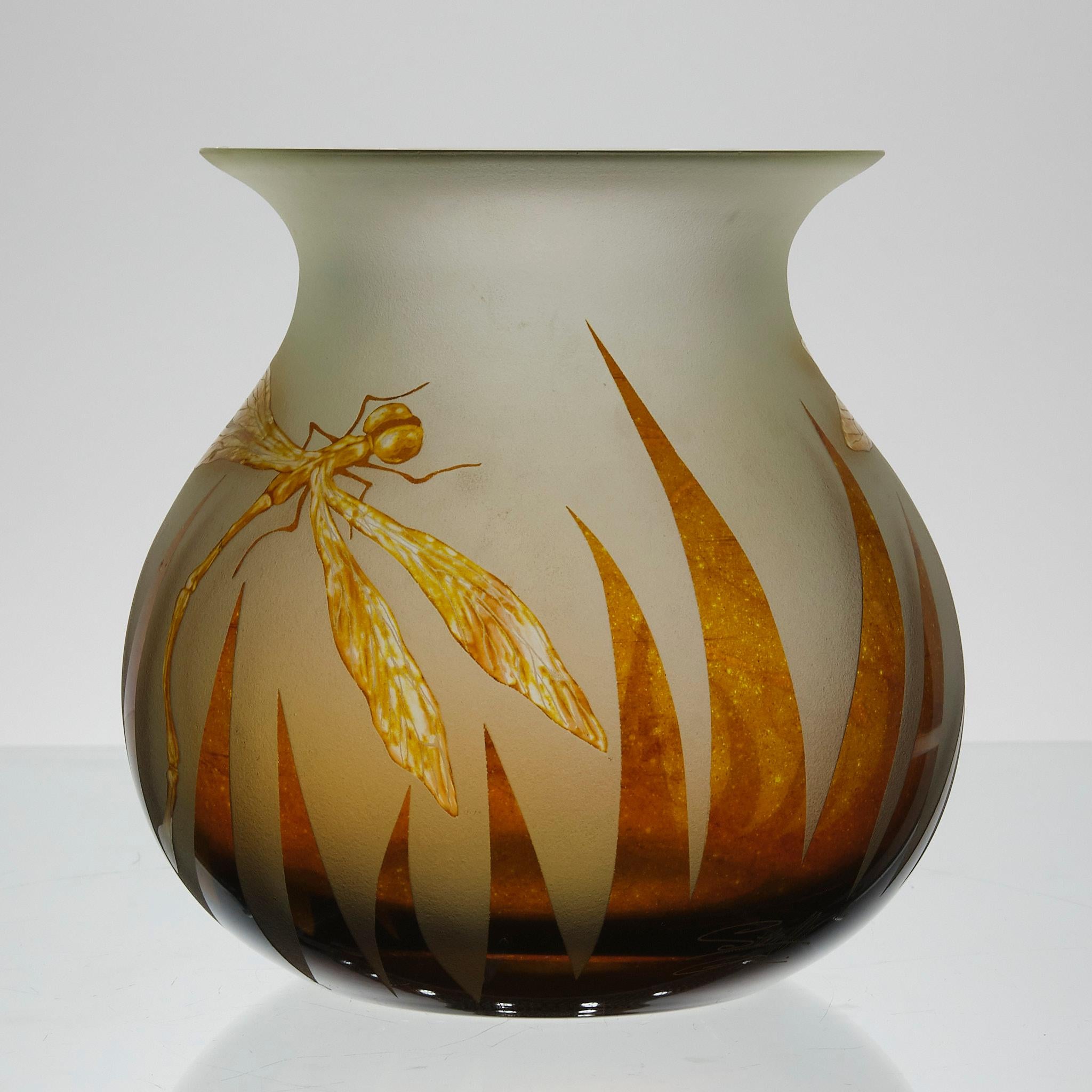 Vase en verre camée « Dragonfly » en édition limitée du 21e siècle par StanMir GR Excellent état - En vente à London, GB