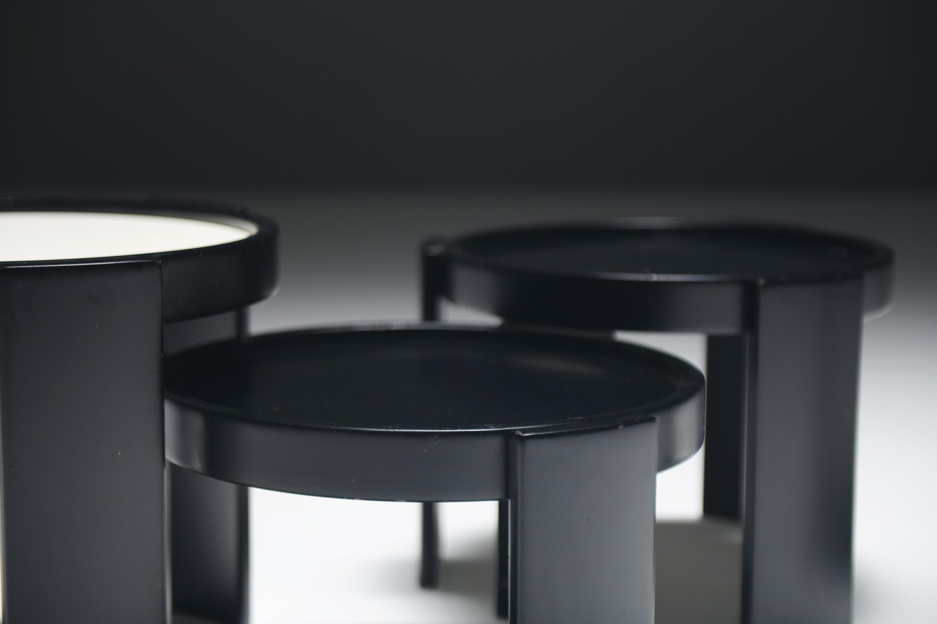 Tables gigognes 
