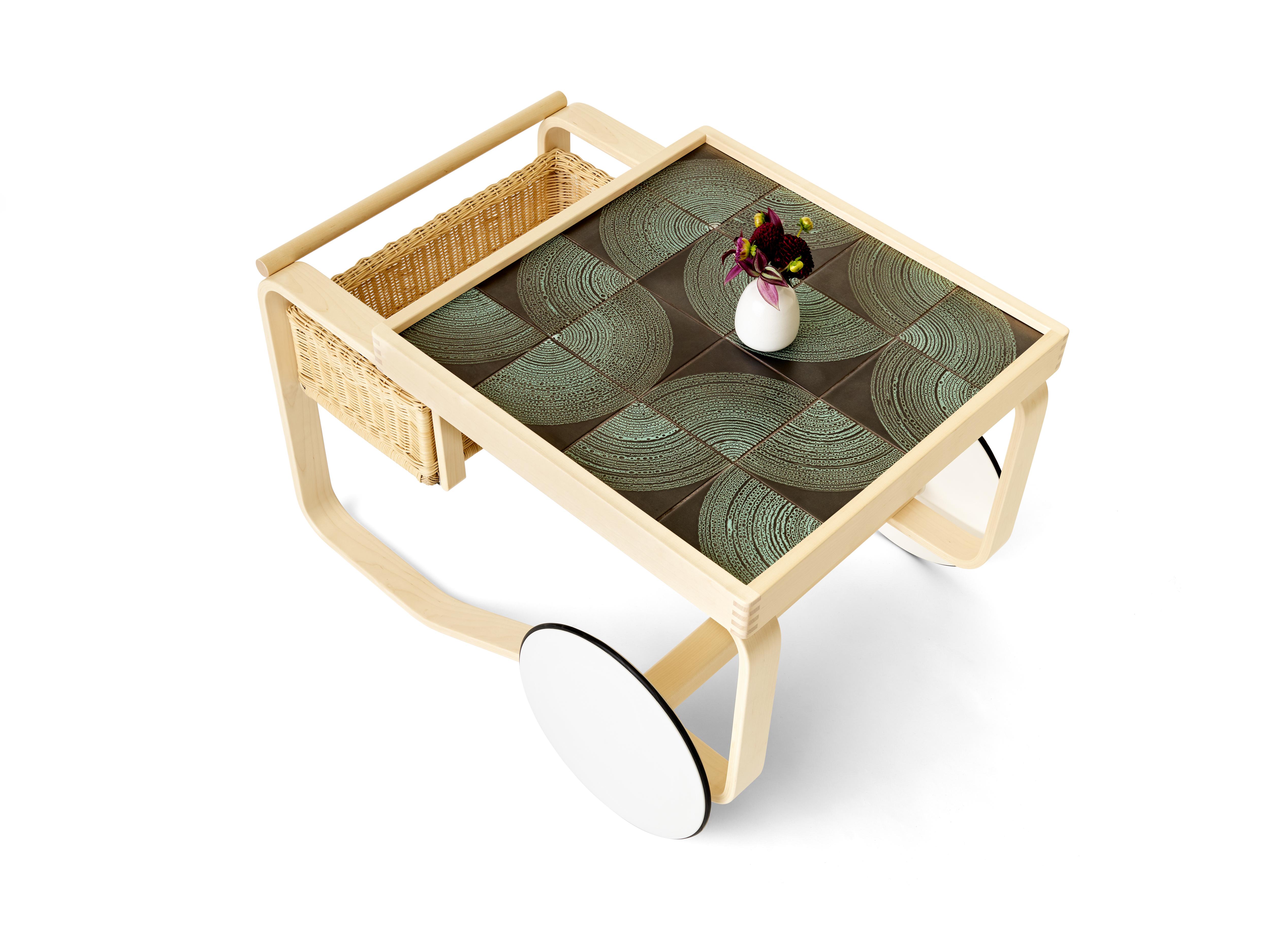 Limited Edition Alvar Aalto Tea Trolley 900 in Maze by Artek and Heath In New Condition For Sale In New York, NY