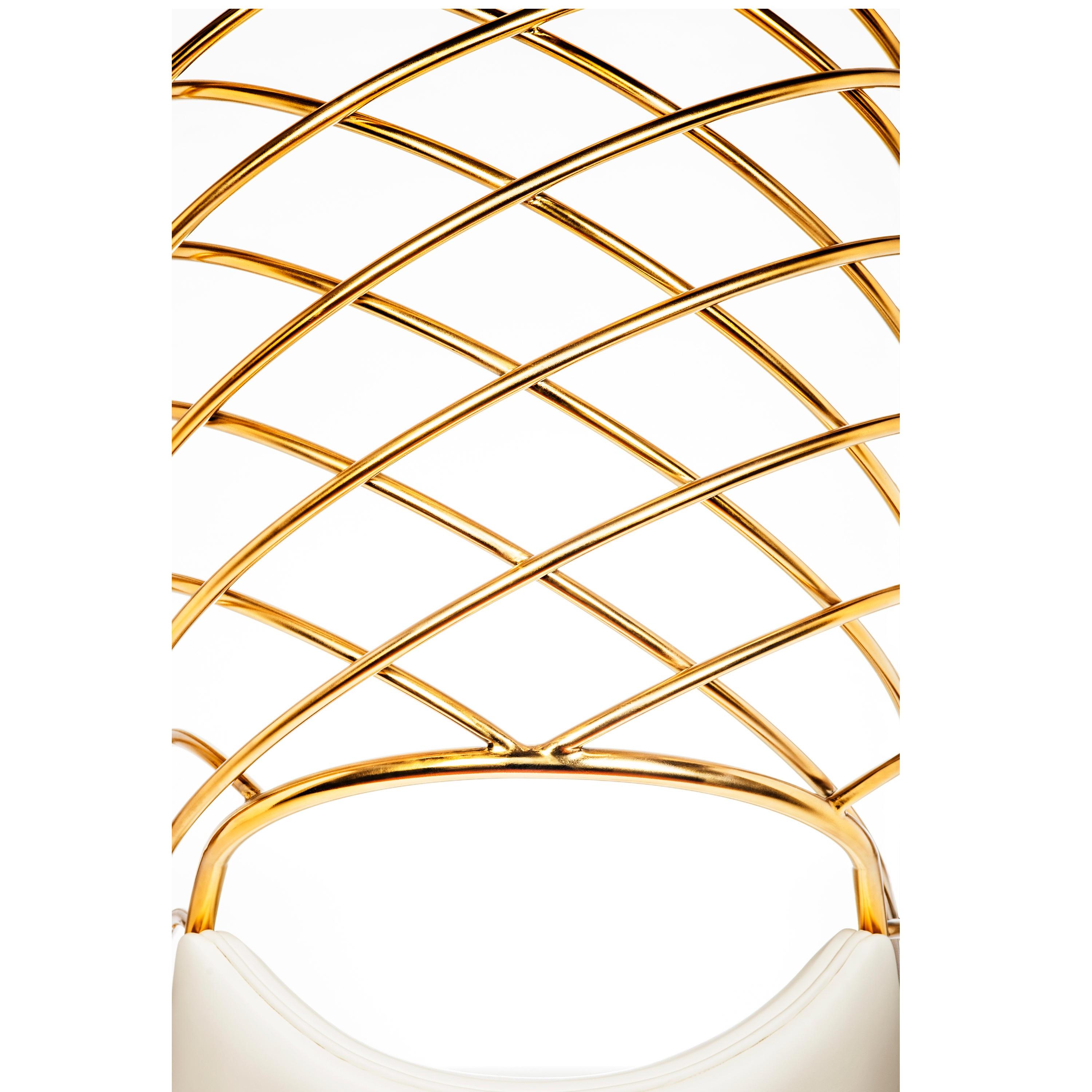 Sillón de Edición Limitada con Canpoy Dorado y Piel Lechosa en Nuevo estado para la venta en NEW YORK, NY