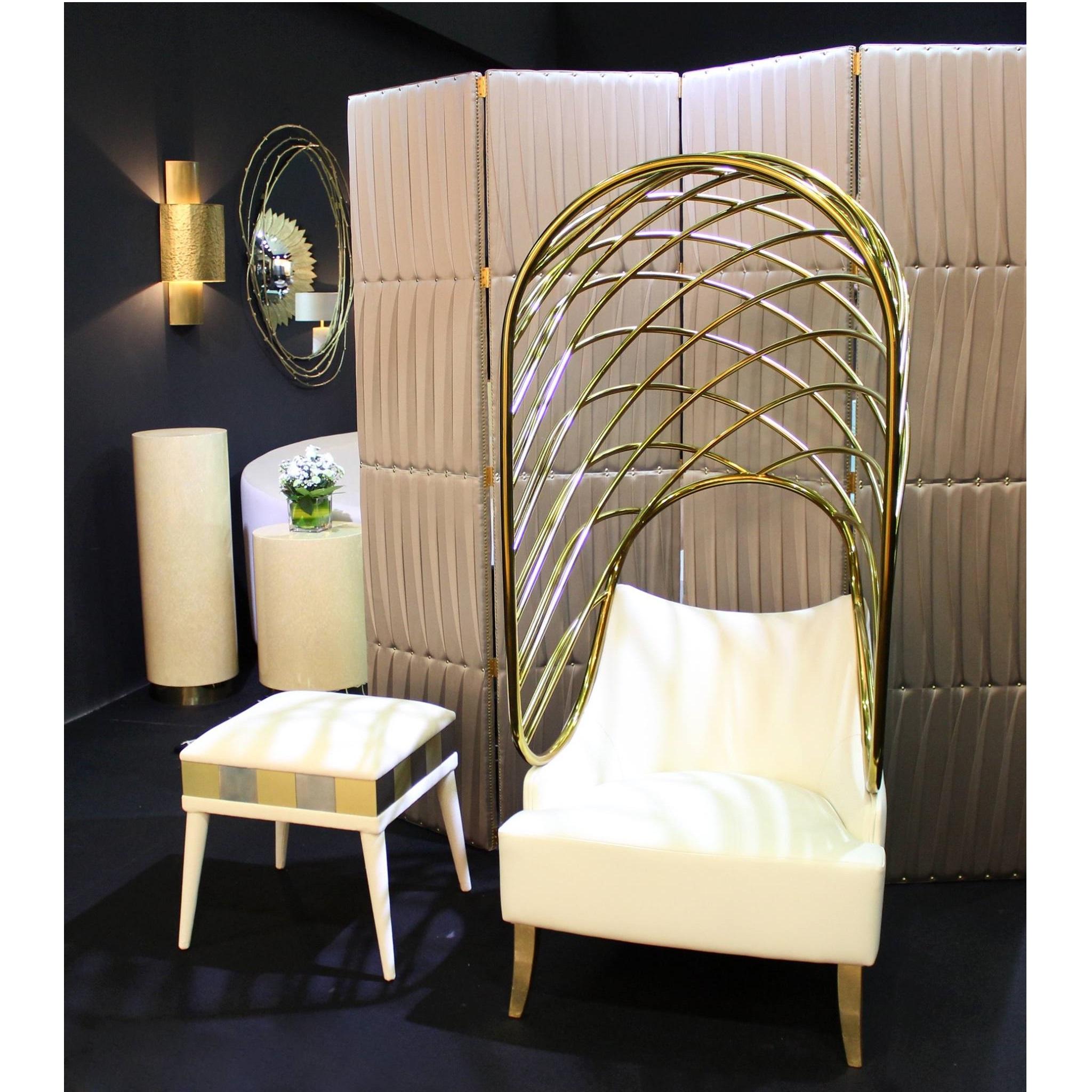 Sillón de Edición Limitada con Canpoy Dorado y Piel Lechosa Siglo XXI y contemporáneo en venta