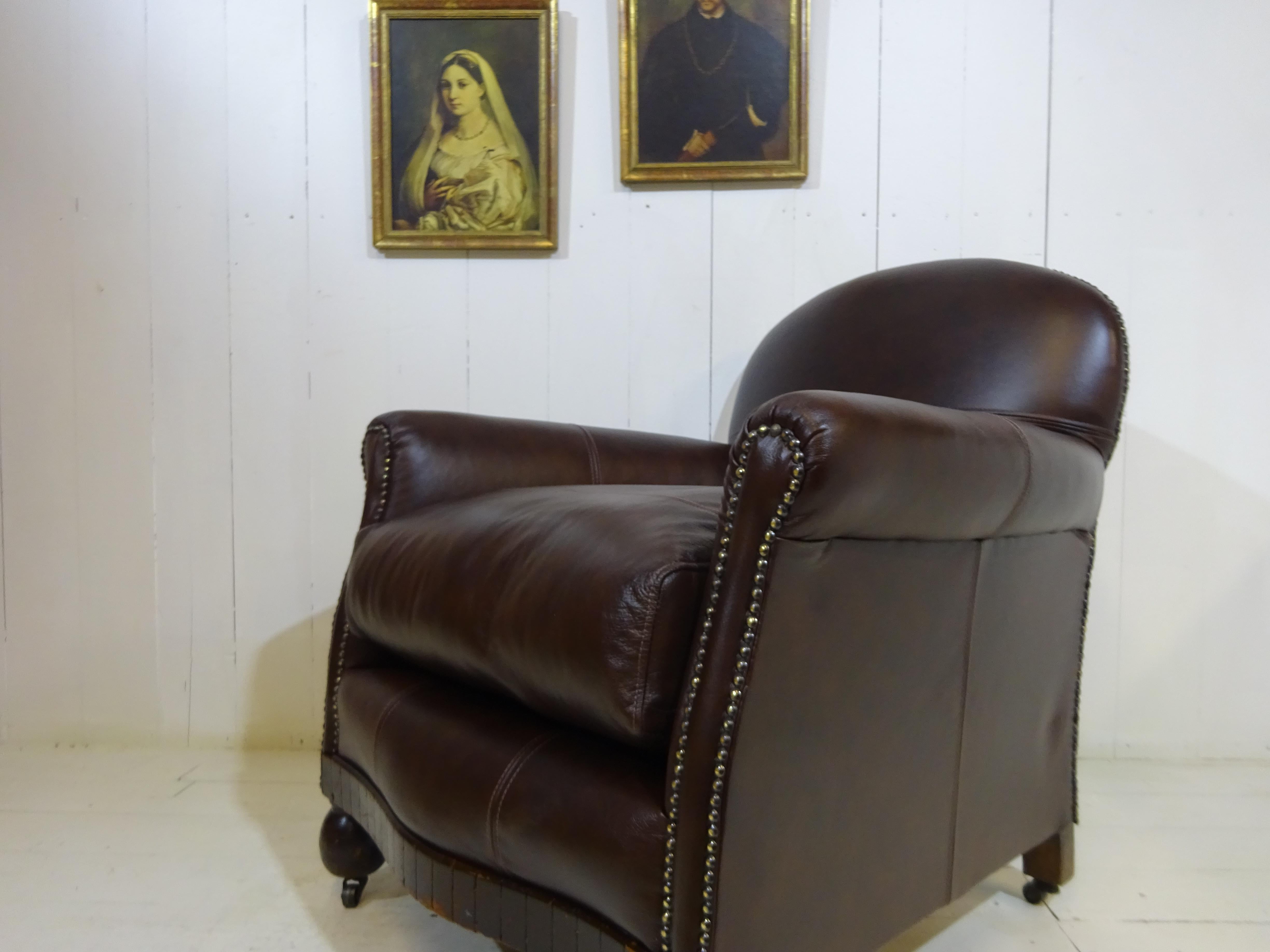 Limited Edition Art Deco 1920's Club Chair in Antique Brown Leather In Good Condition In Tarleton, GB