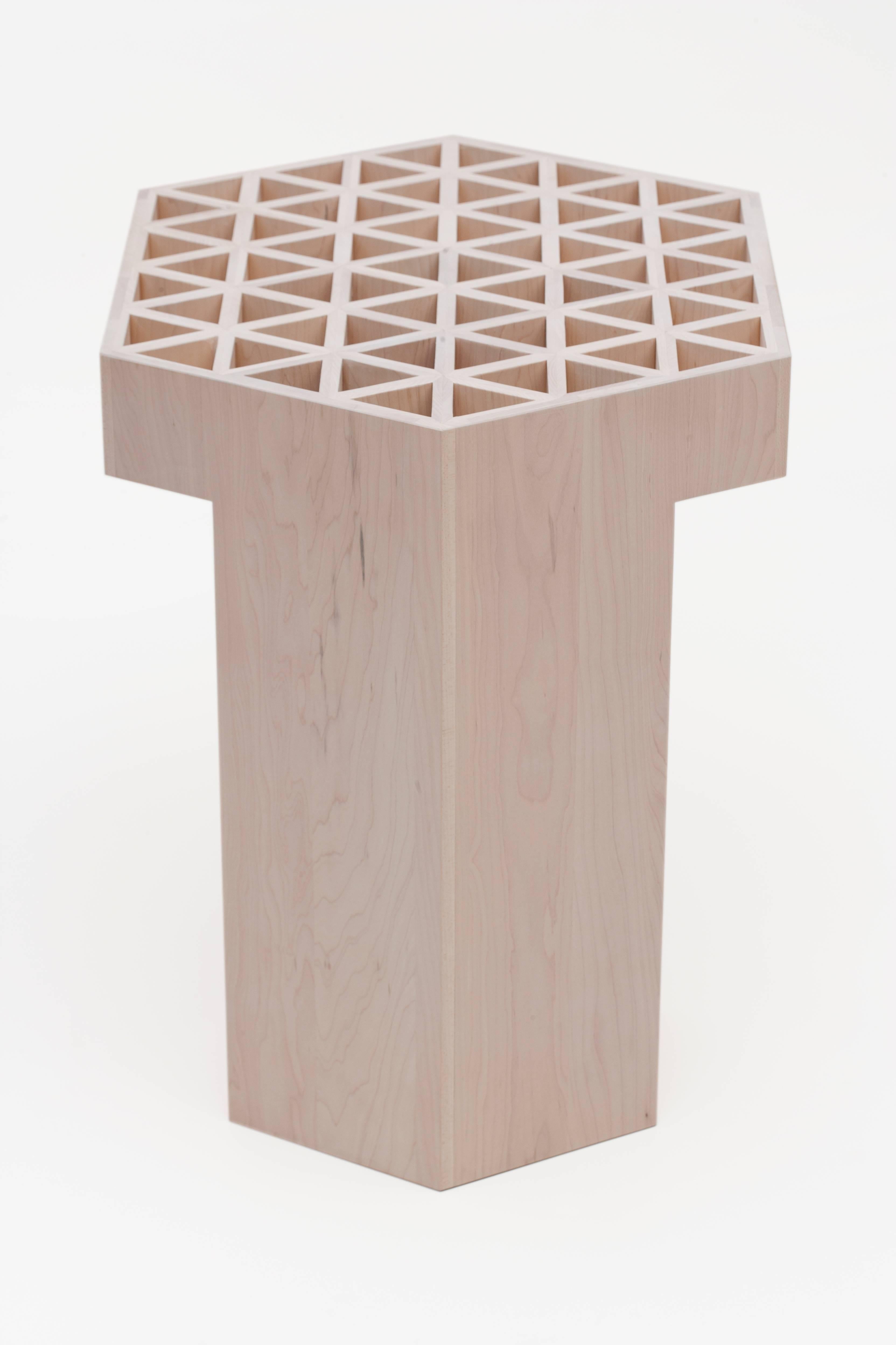 Américain Table d'appoint en bois d'assemblage en édition limitée en érable de Fort Standard, en stock en vente