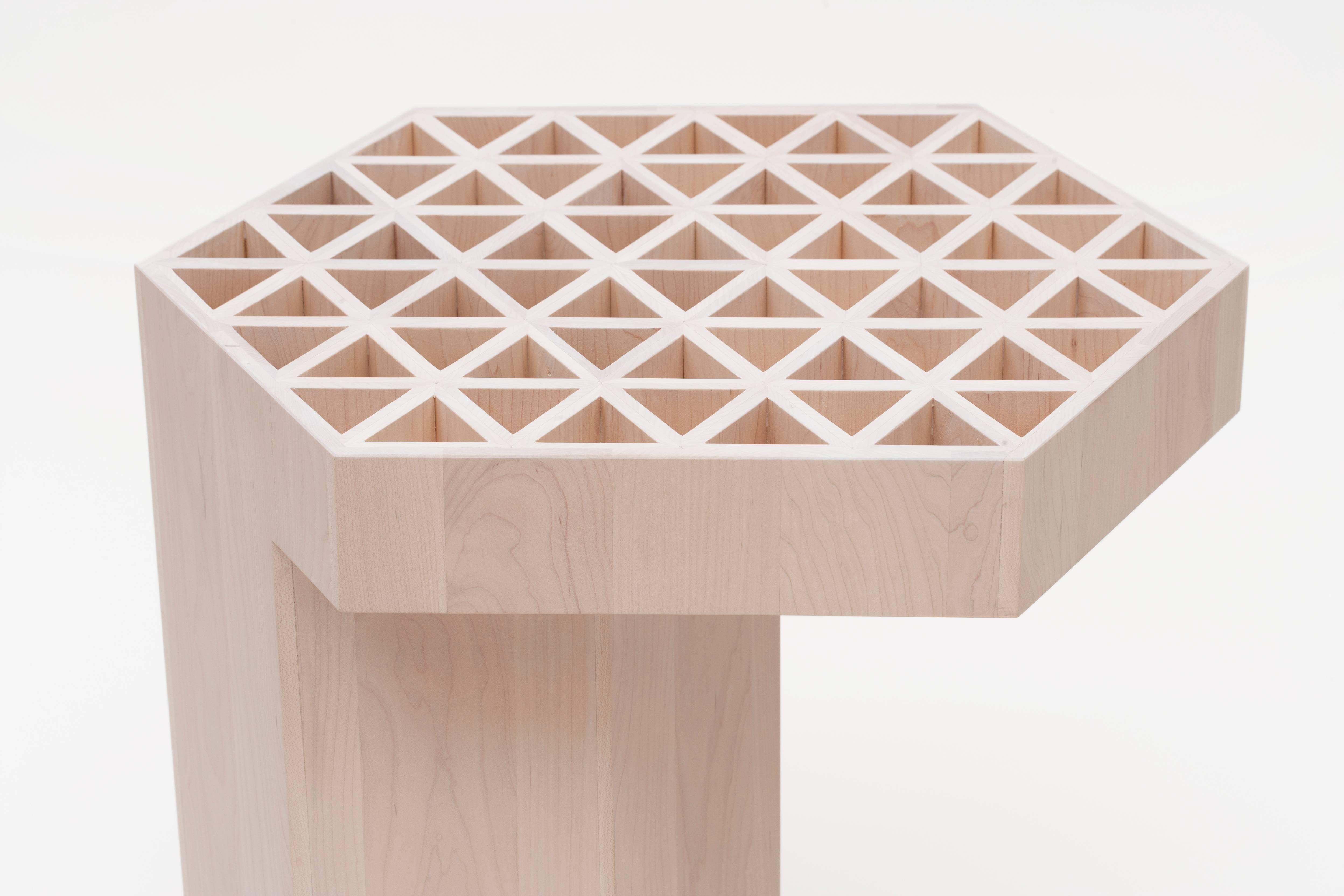 Table d'appoint en bois d'assemblage en édition limitée en érable de Fort Standard, en stock Neuf - En vente à Brooklyn, NY